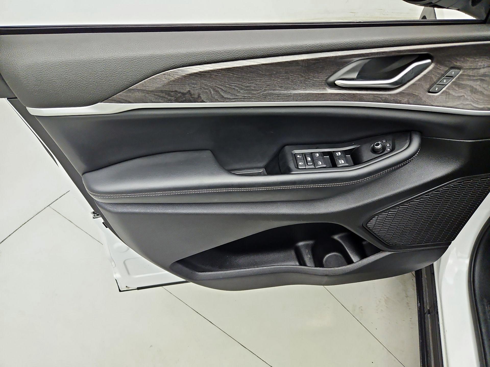 Thumbnail: 2023 Jeep Grand Cherokee - 12