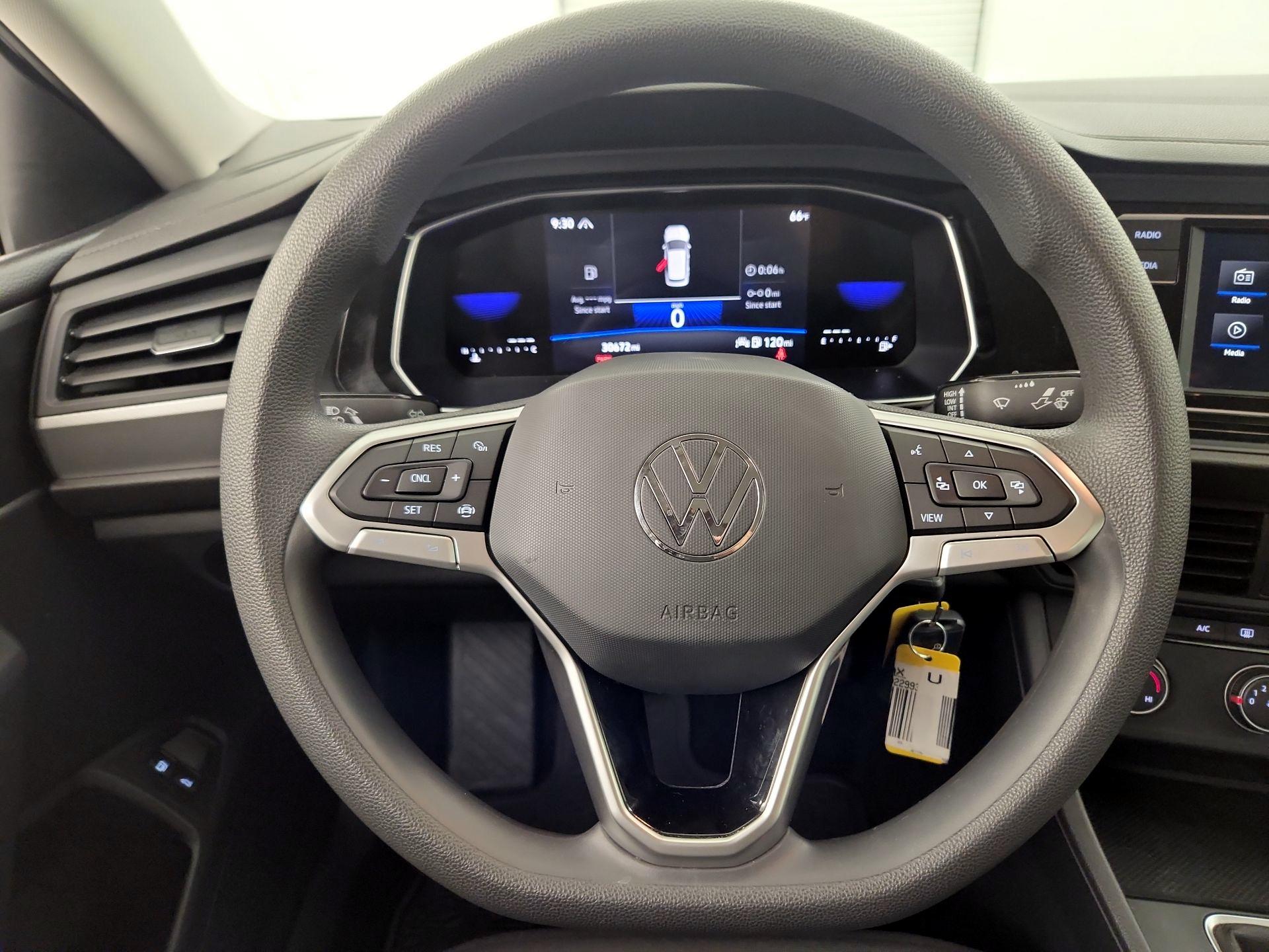 Thumbnail: 2023 Volkswagen Jetta - 10