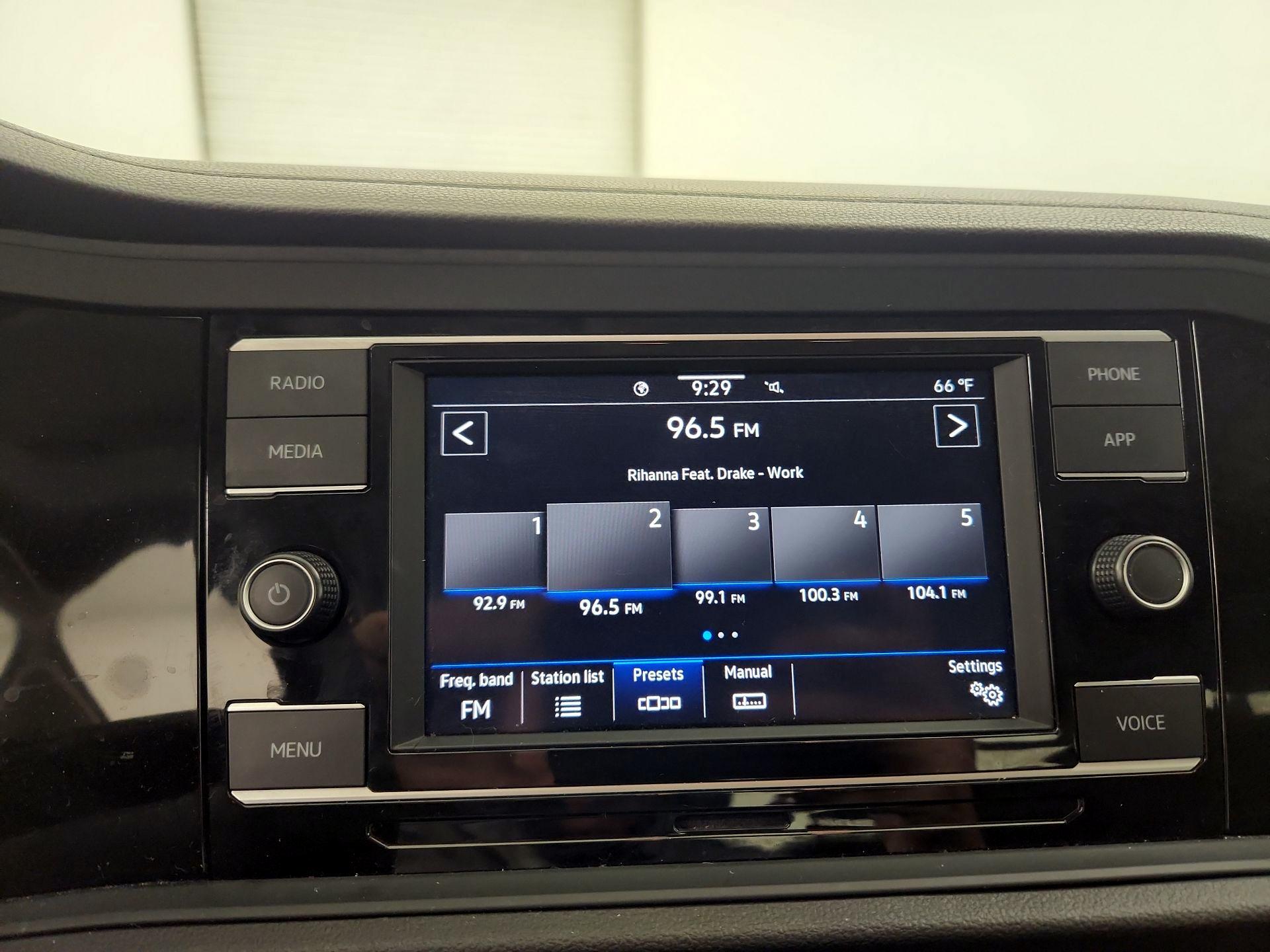 Thumbnail: 2023 Volkswagen Jetta - 15