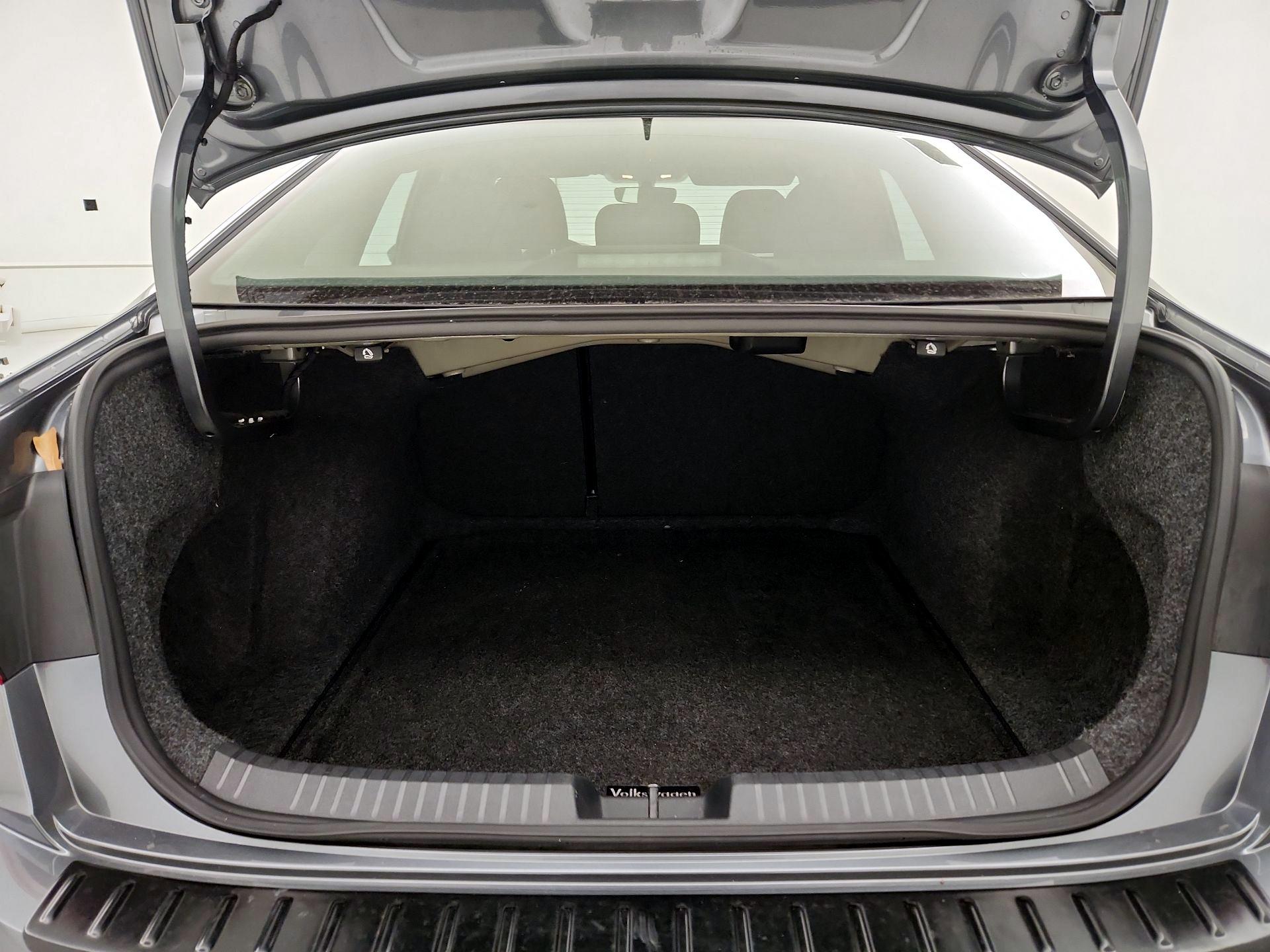 Thumbnail: 2023 Volkswagen Jetta - 20