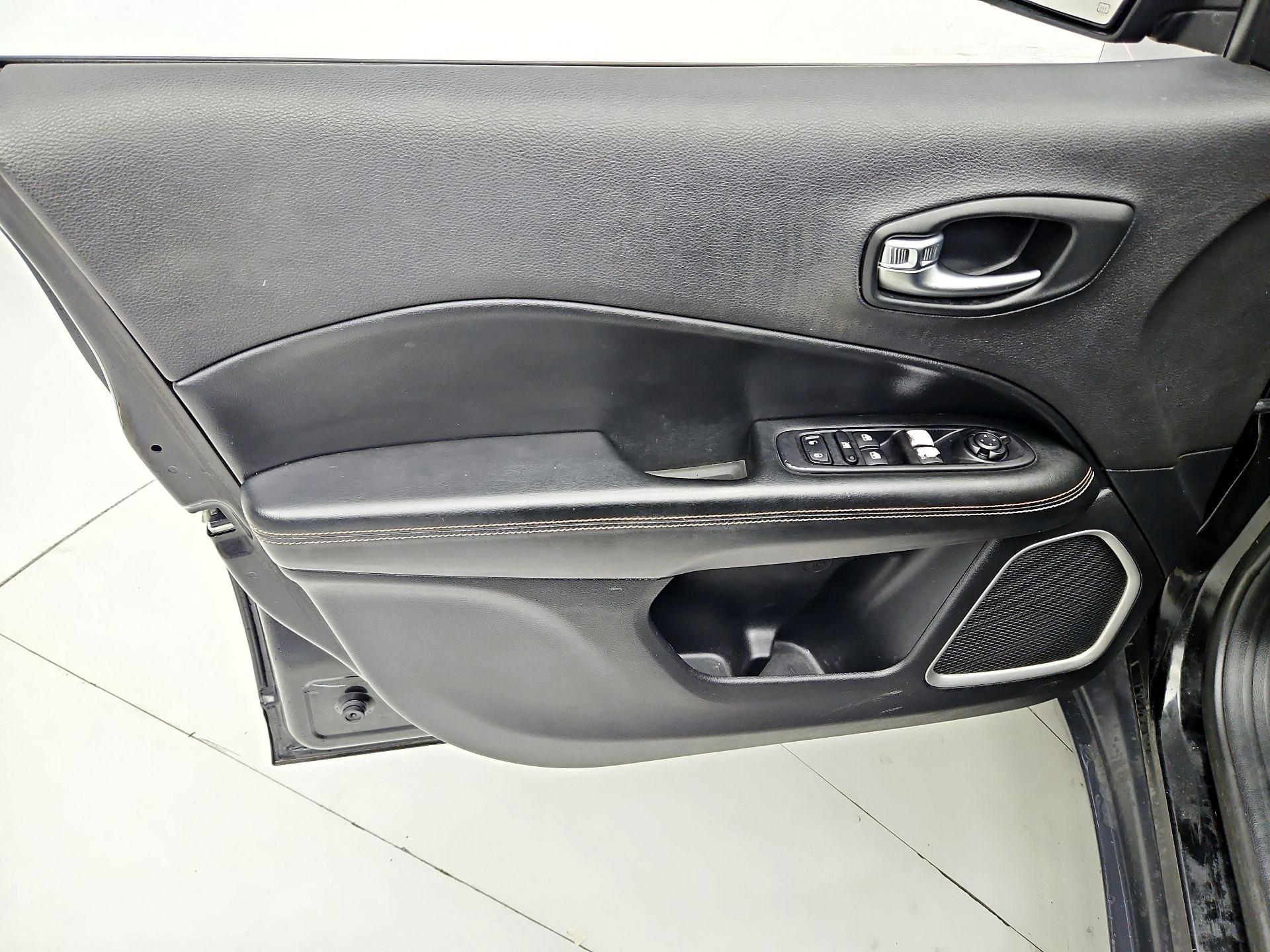 Thumbnail: 2020 Jeep Compass - 12