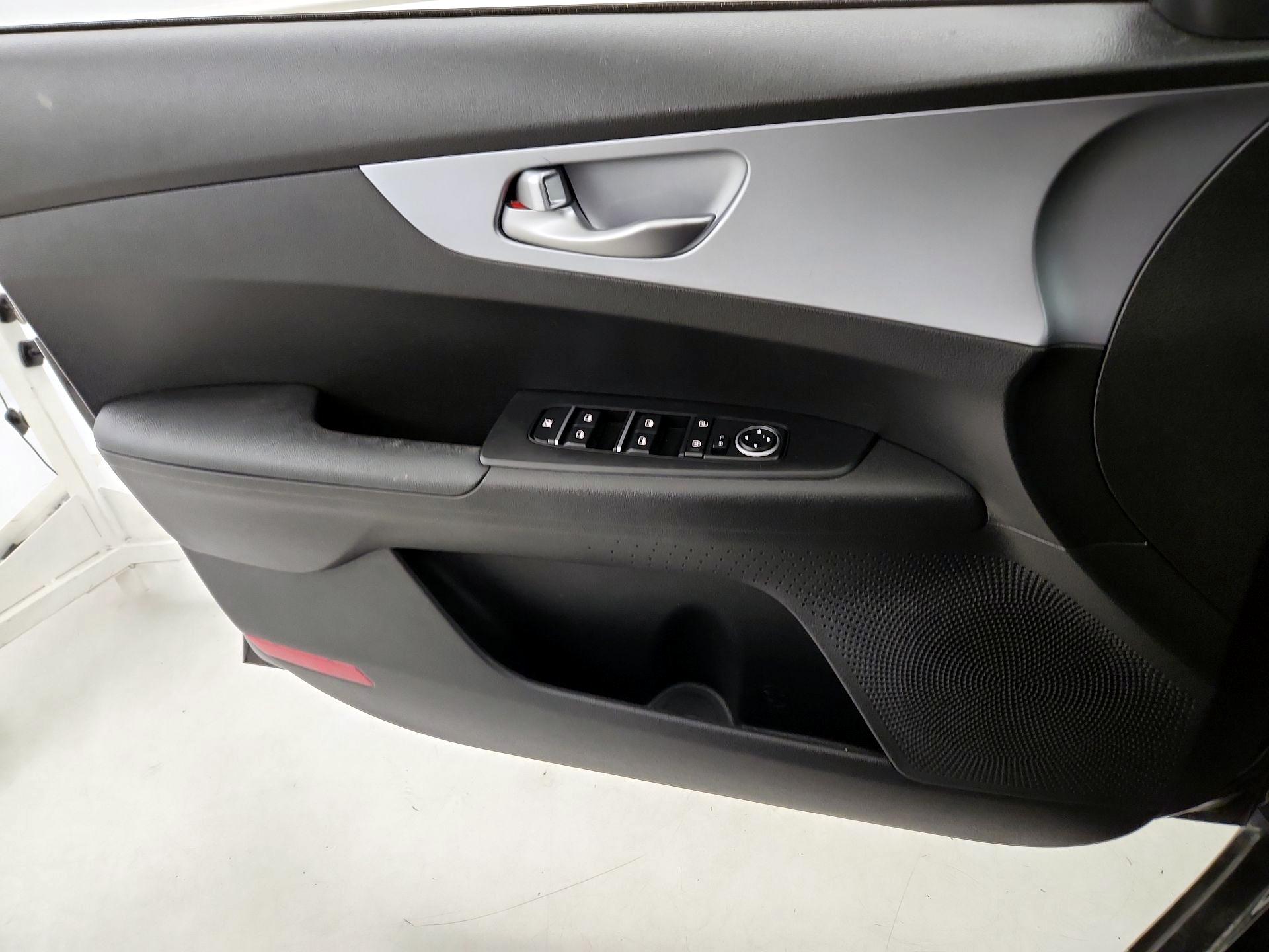 Thumbnail: 2023 Kia Forte - 12