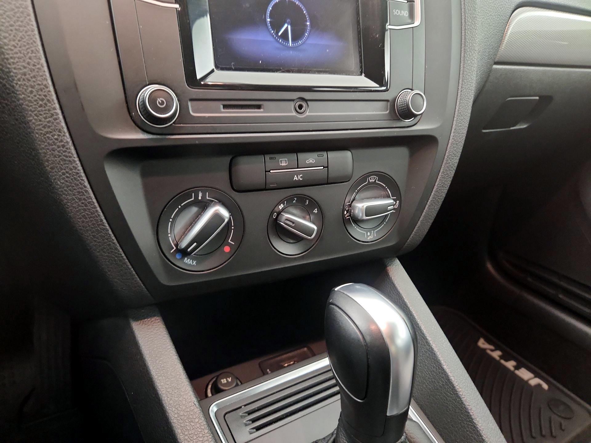 Thumbnail: 2018 Volkswagen Jetta - 14