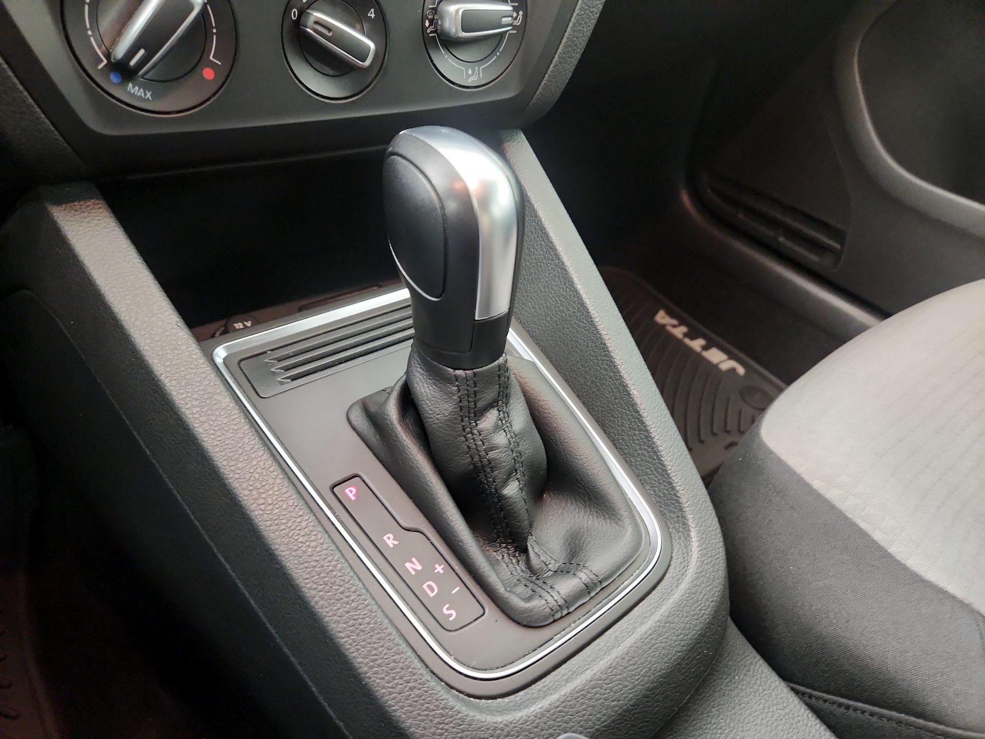 Thumbnail: 2018 Volkswagen Jetta - 15