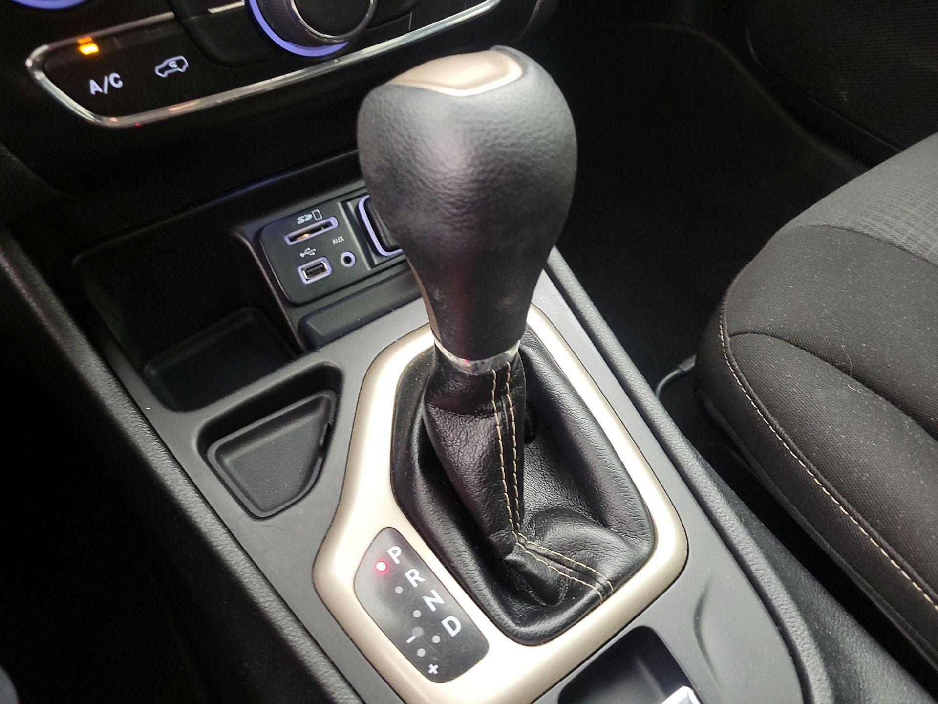 Thumbnail: 2017 Jeep Cherokee - 17