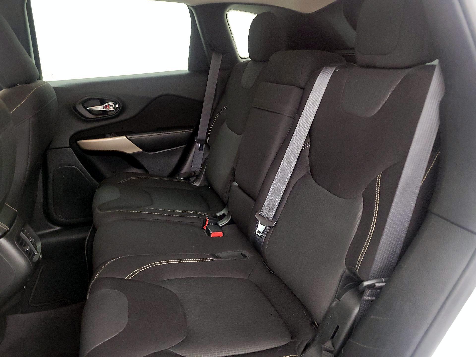 Thumbnail: 2017 Jeep Cherokee - 19