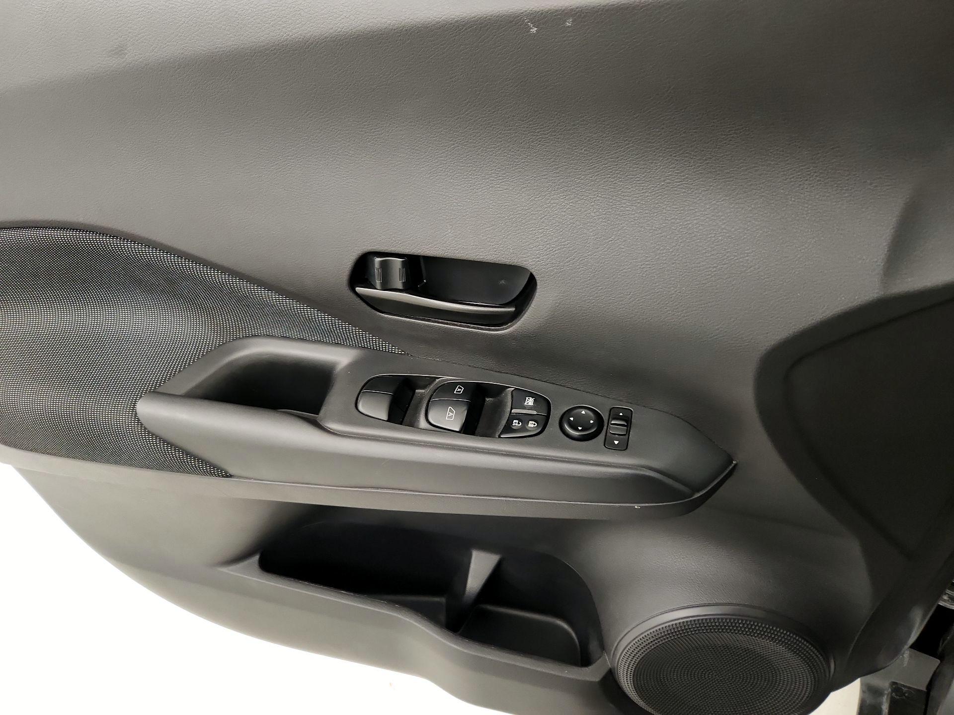 Thumbnail: 2020 Nissan Kicks - 12