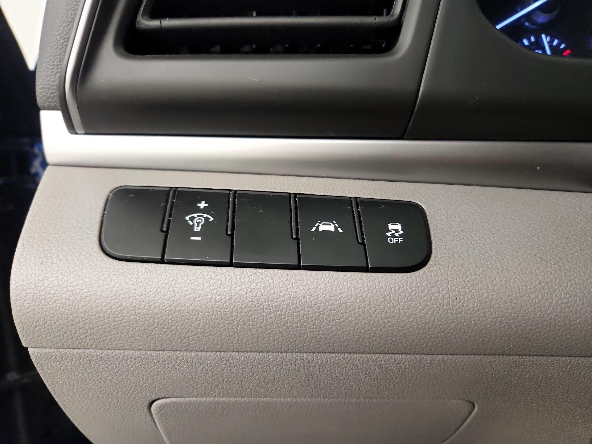 Thumbnail: 2020 Hyundai Elantra - 13