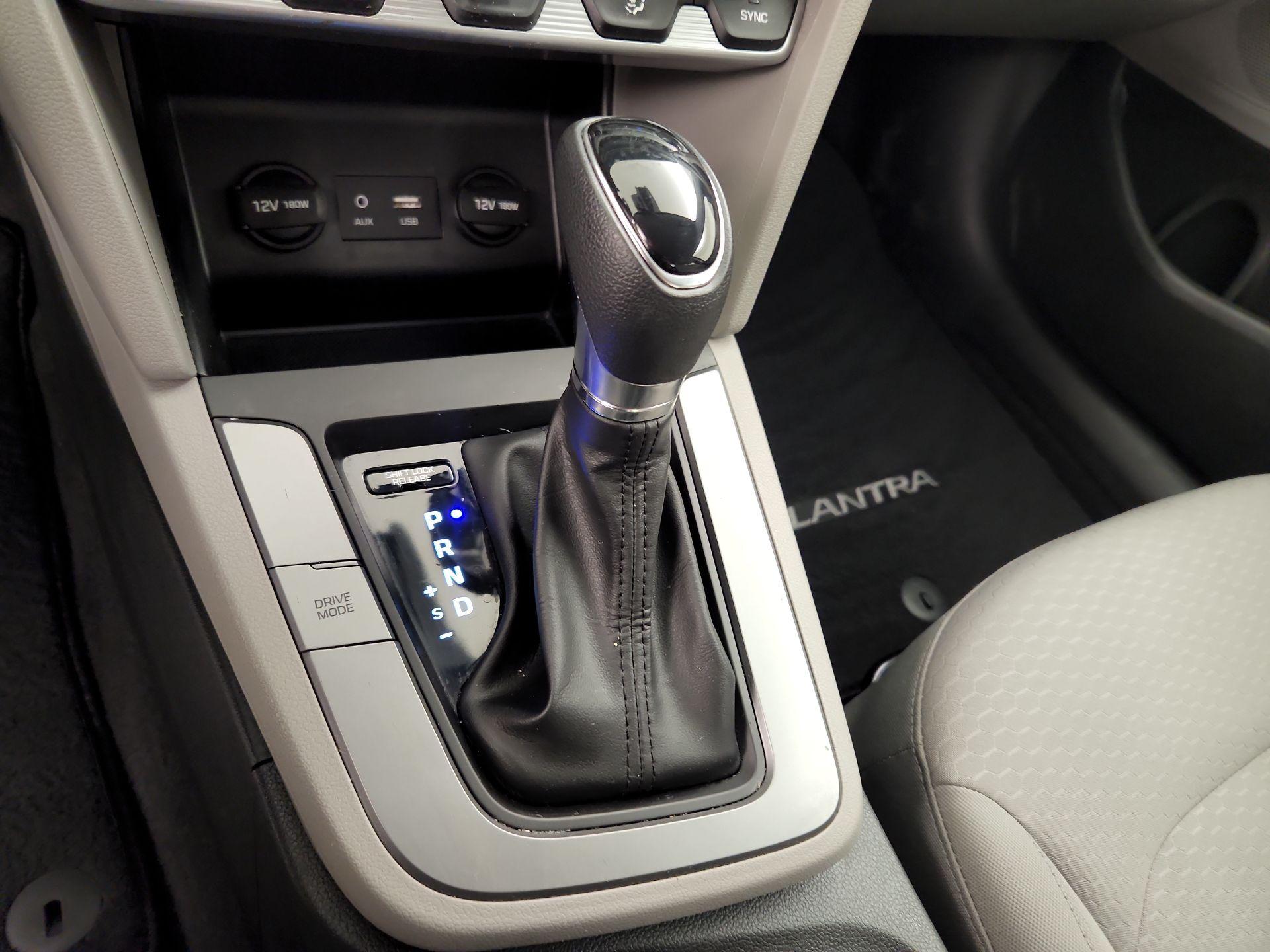 Thumbnail: 2020 Hyundai Elantra - 17