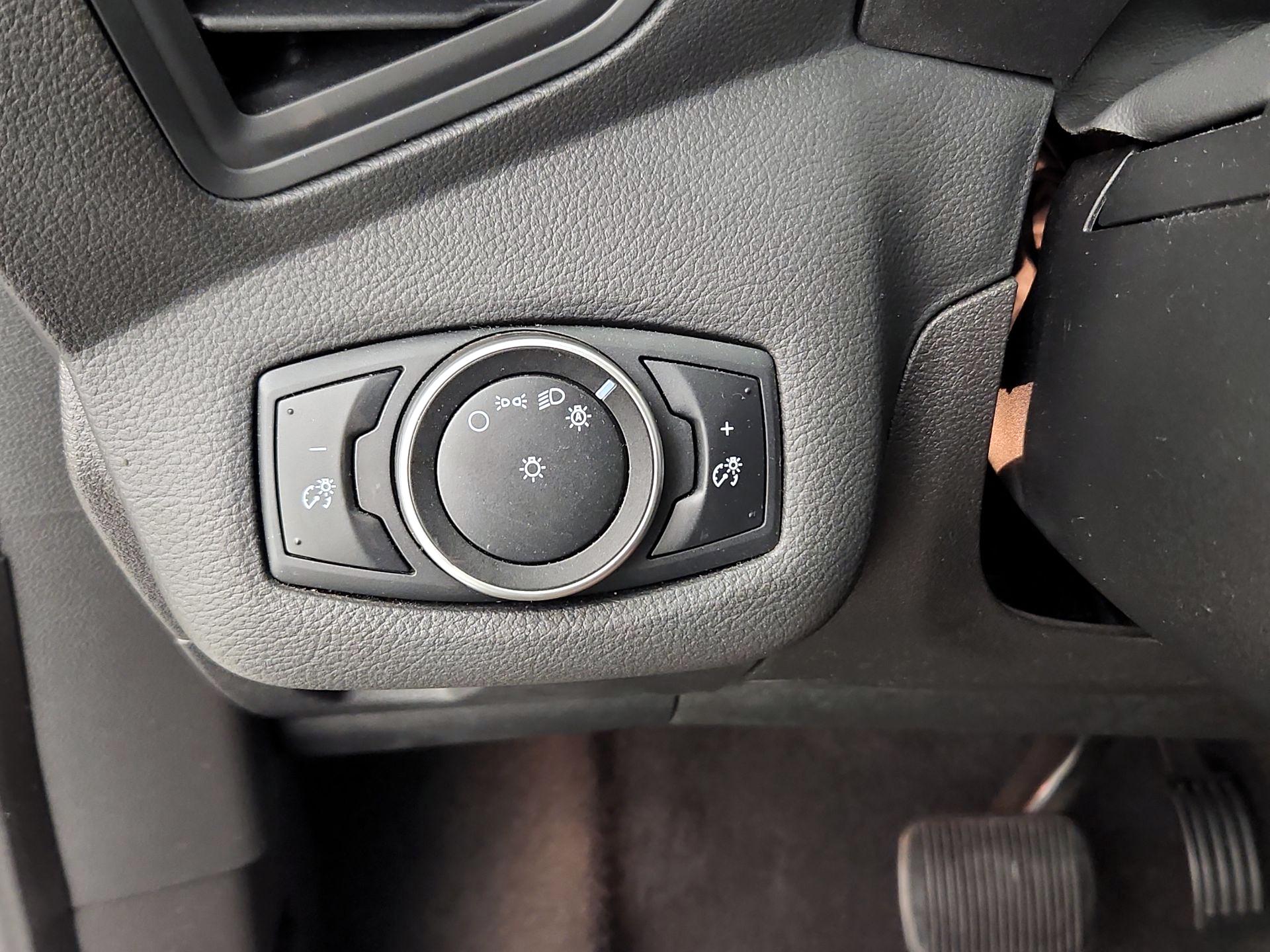 Thumbnail: 2016 Ford C-Max - 13