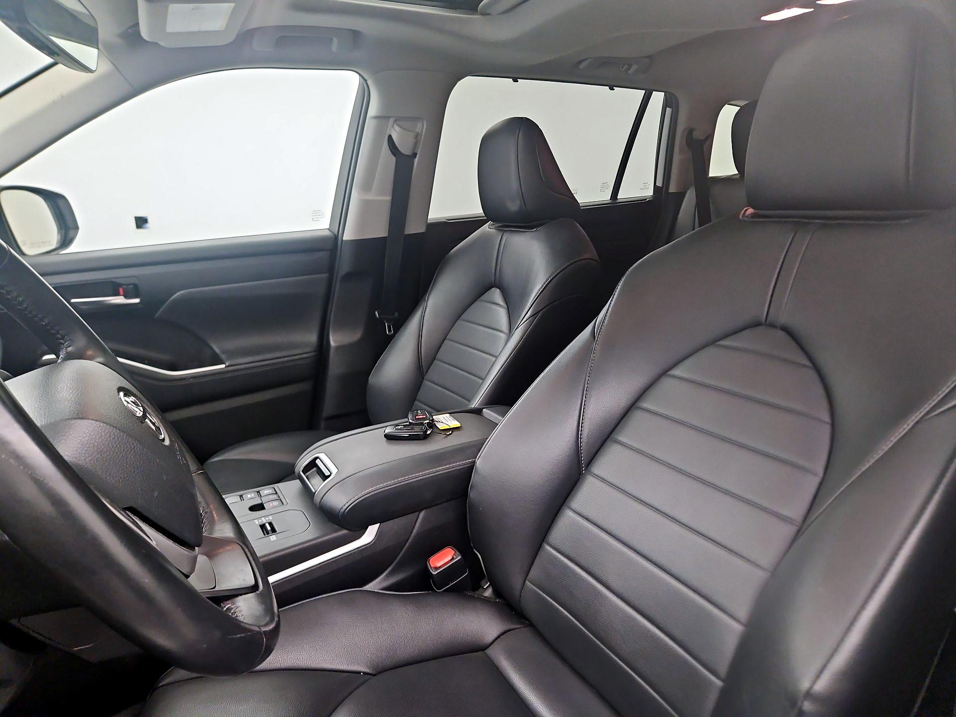 Thumbnail: 2023 Toyota Highlander - 11