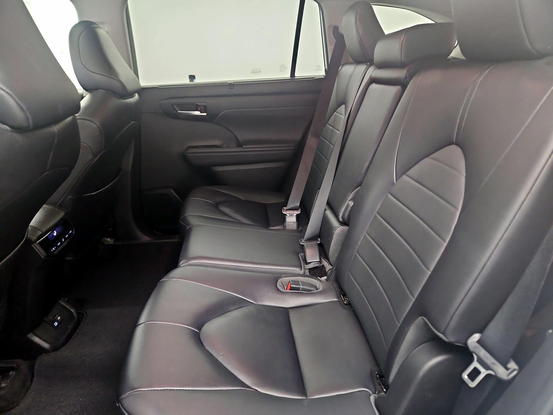 Thumbnail: 2023 Toyota Highlander - 19