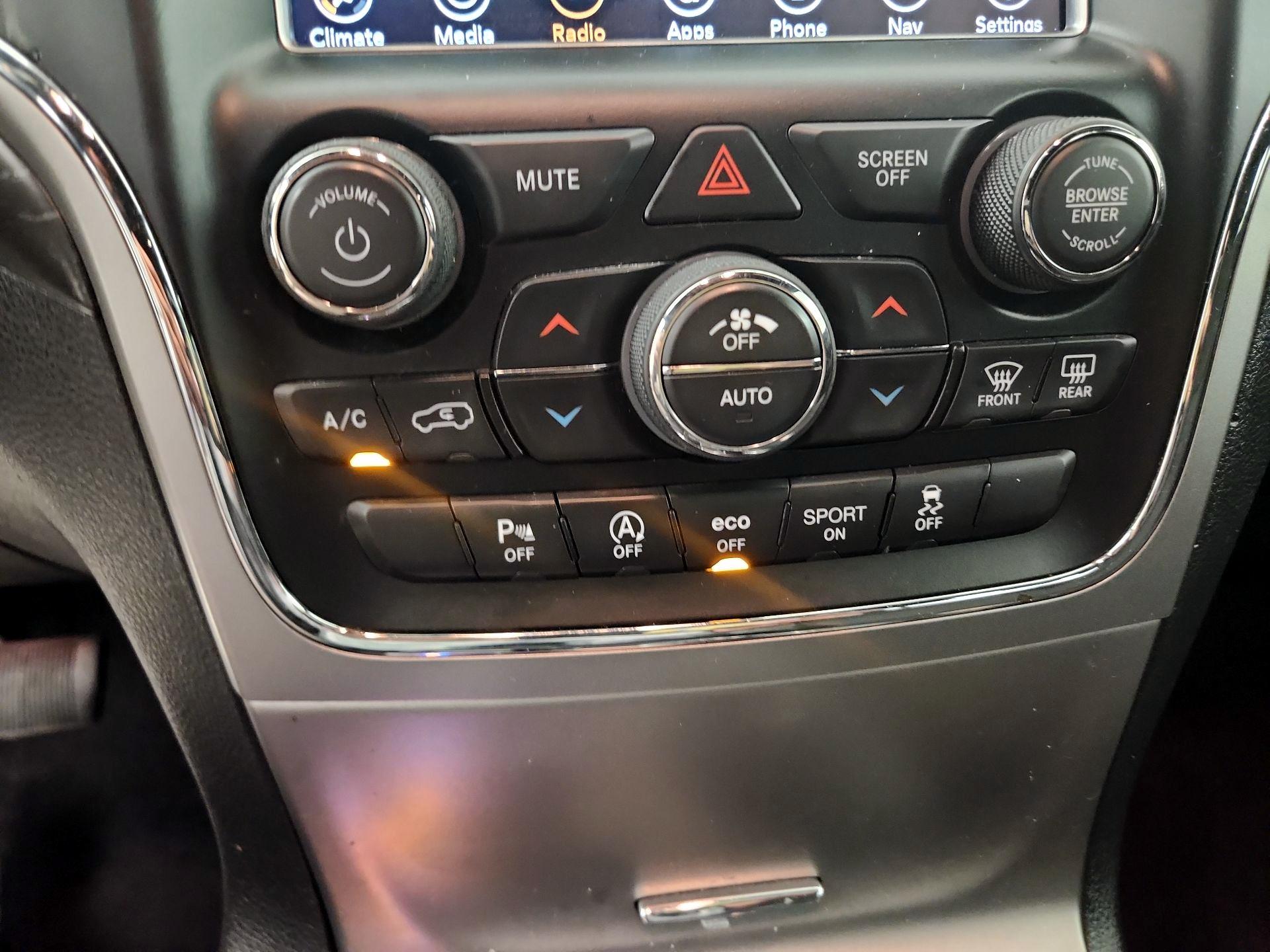 Thumbnail: 2018 Jeep Grand Cherokee - 17