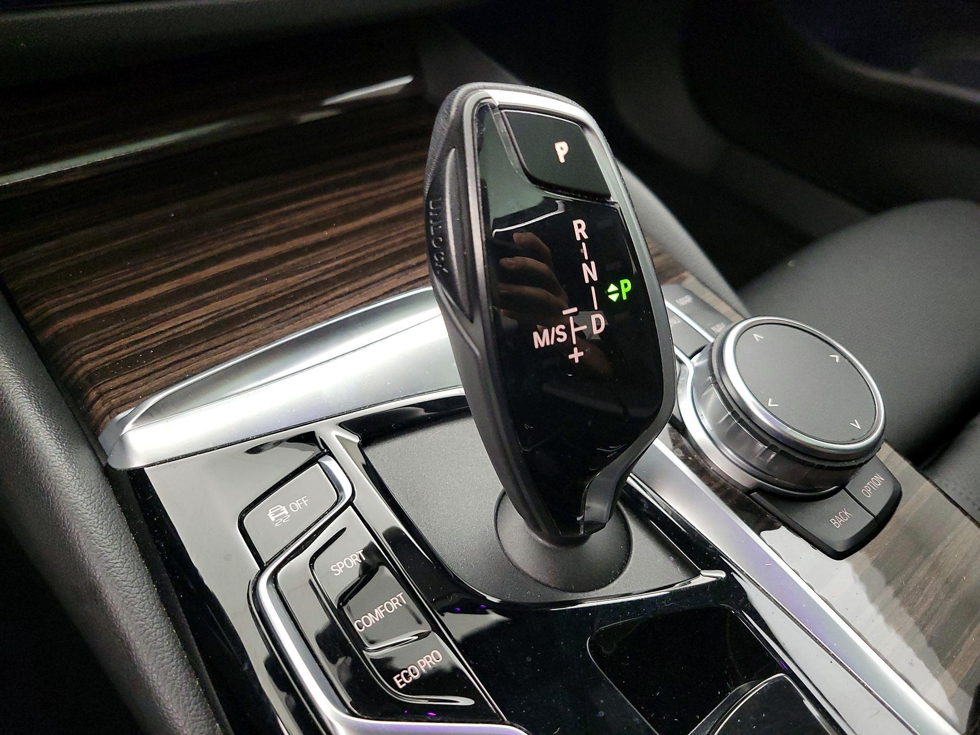 Thumbnail: 2023 BMW 5 Series - 18