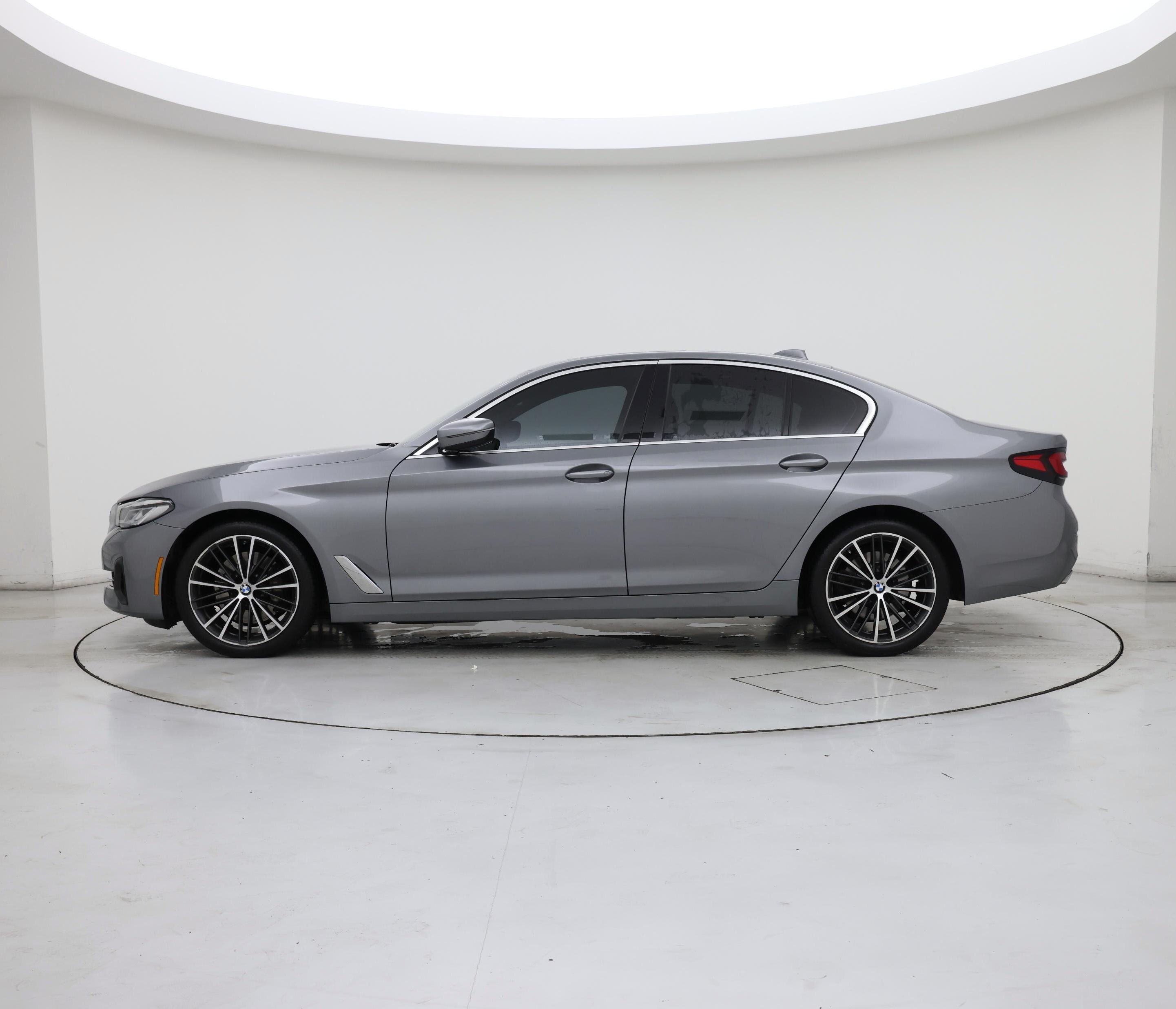 Thumbnail: 2023 BMW 5 Series - 3