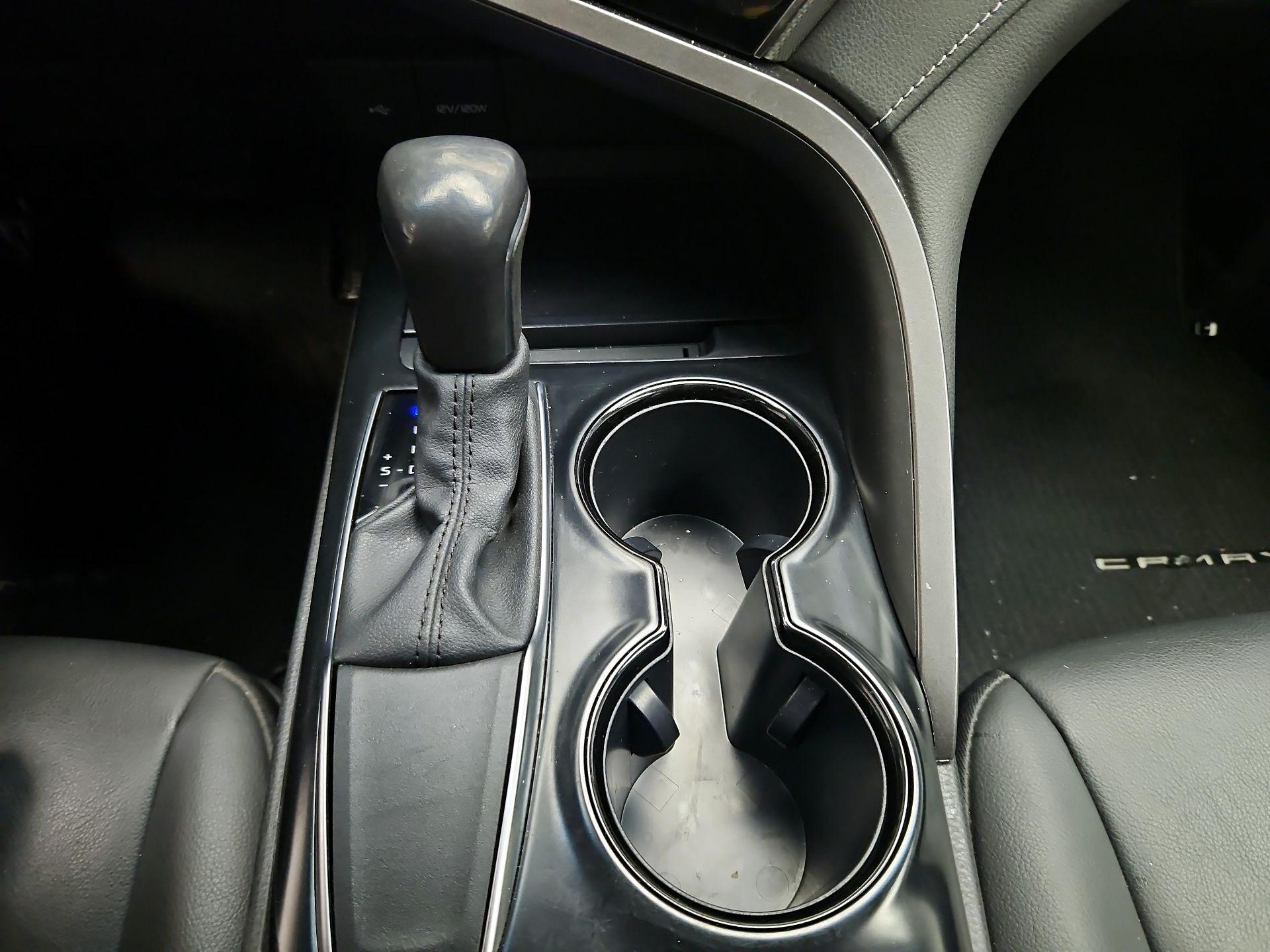 Thumbnail: 2020 Toyota Camry - 17