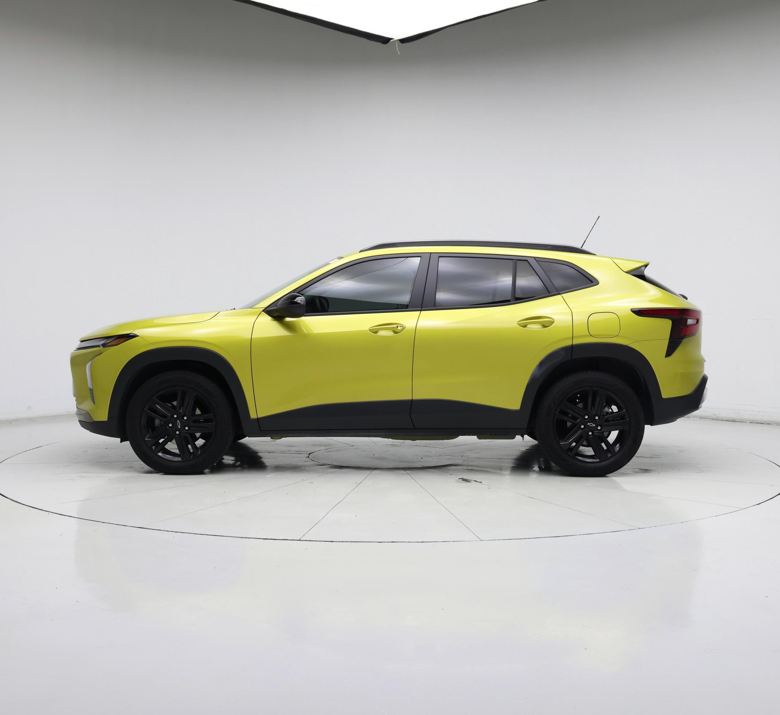 Thumbnail: 2024 Chevrolet Trax - 3