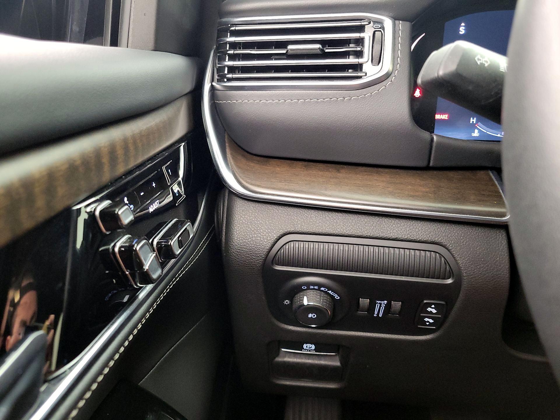 Thumbnail: 2023 Jeep Grand Wagoneer - 13