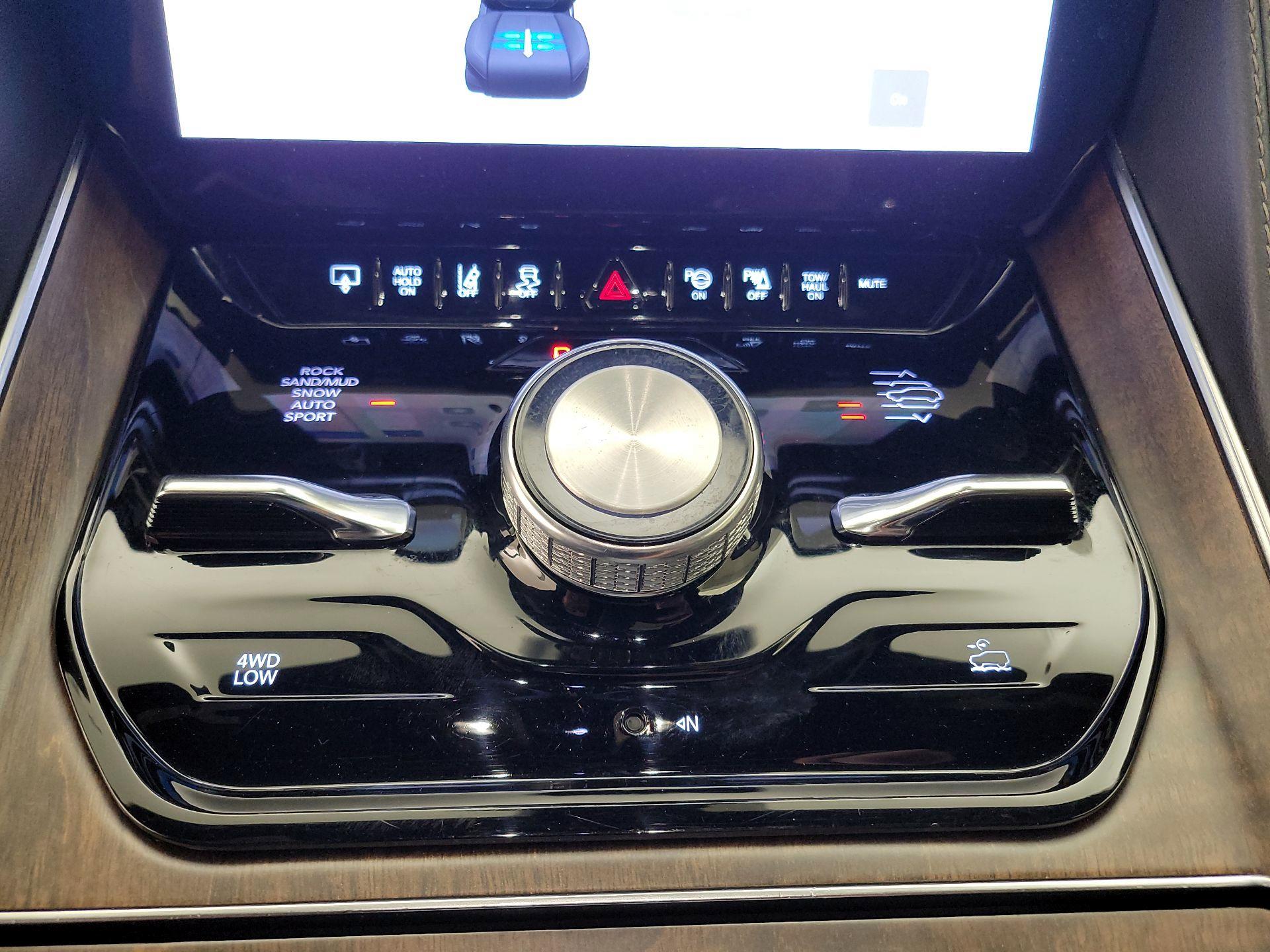 Thumbnail: 2023 Jeep Grand Wagoneer - 18