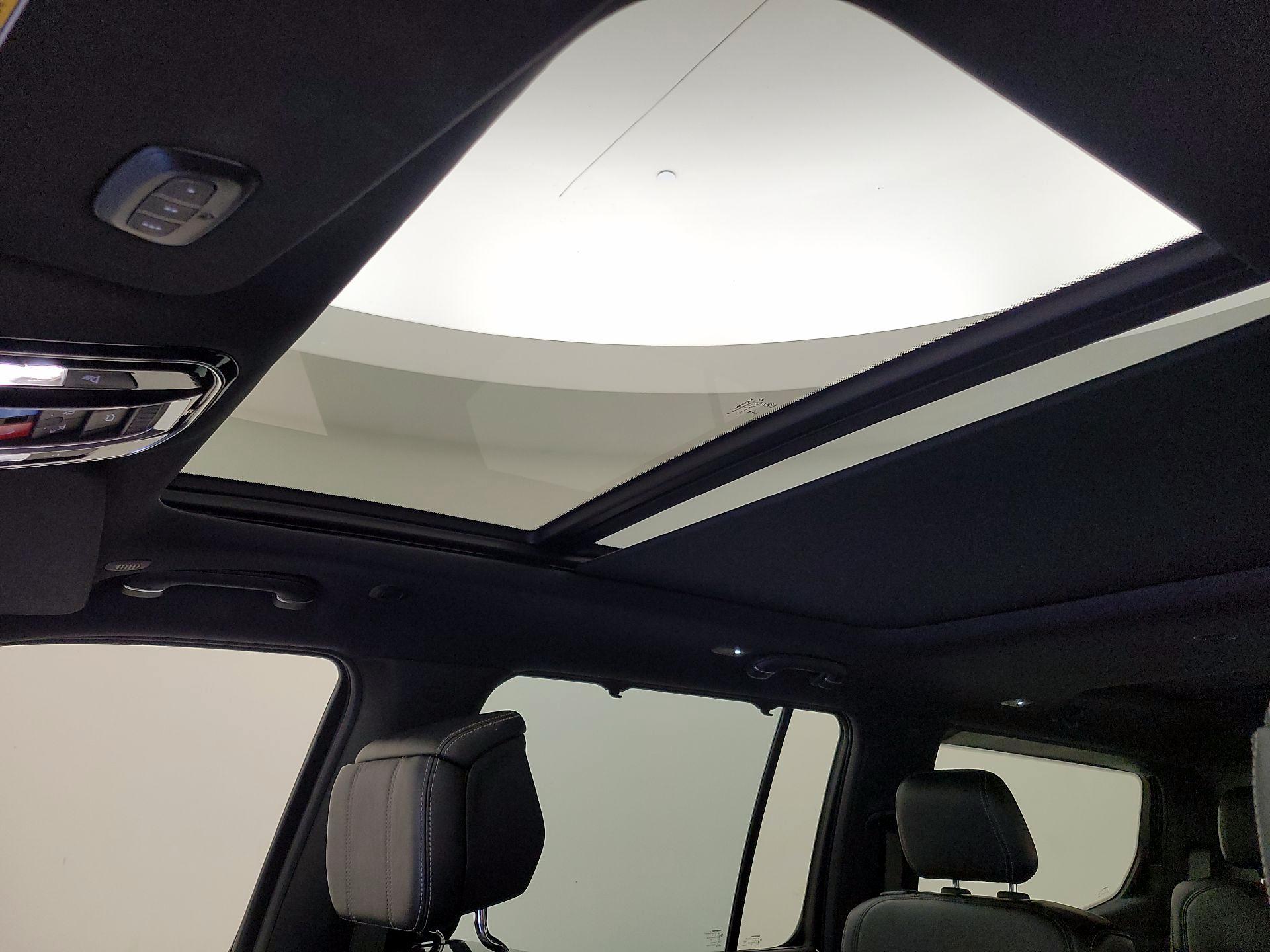 Thumbnail: 2023 Jeep Grand Wagoneer - 20