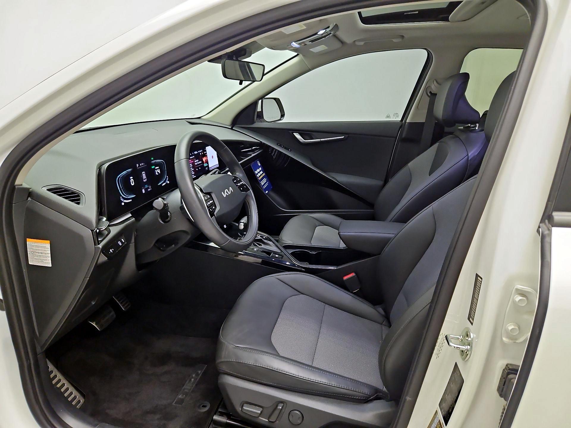 Thumbnail: 2023 Kia Niro - 11