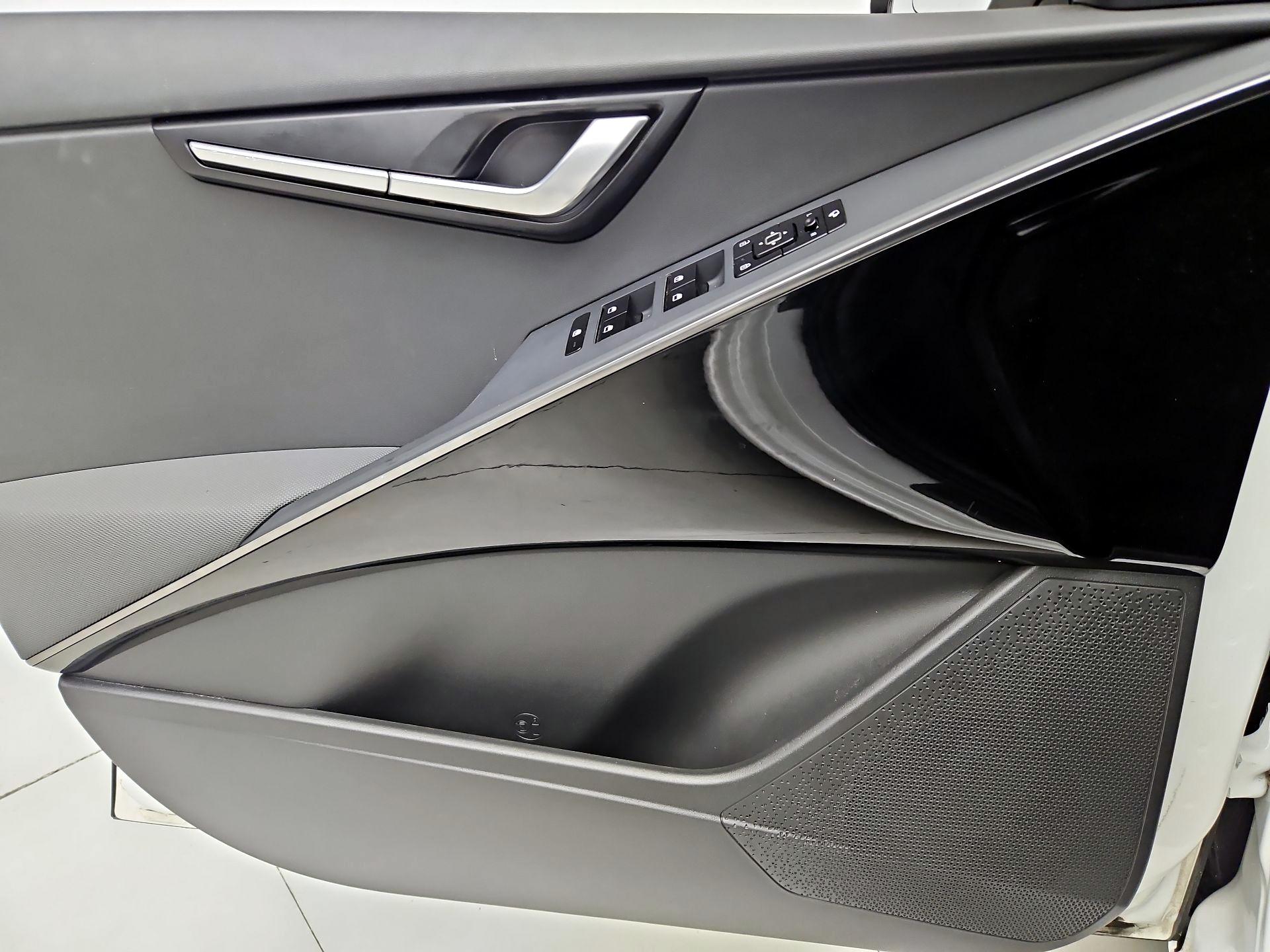 Thumbnail: 2023 Kia Niro - 12