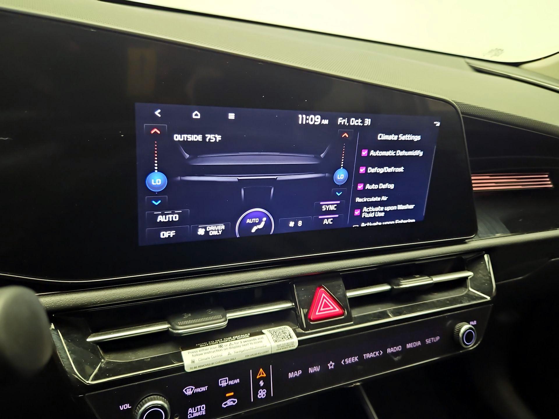 Thumbnail: 2023 Kia Niro - 17