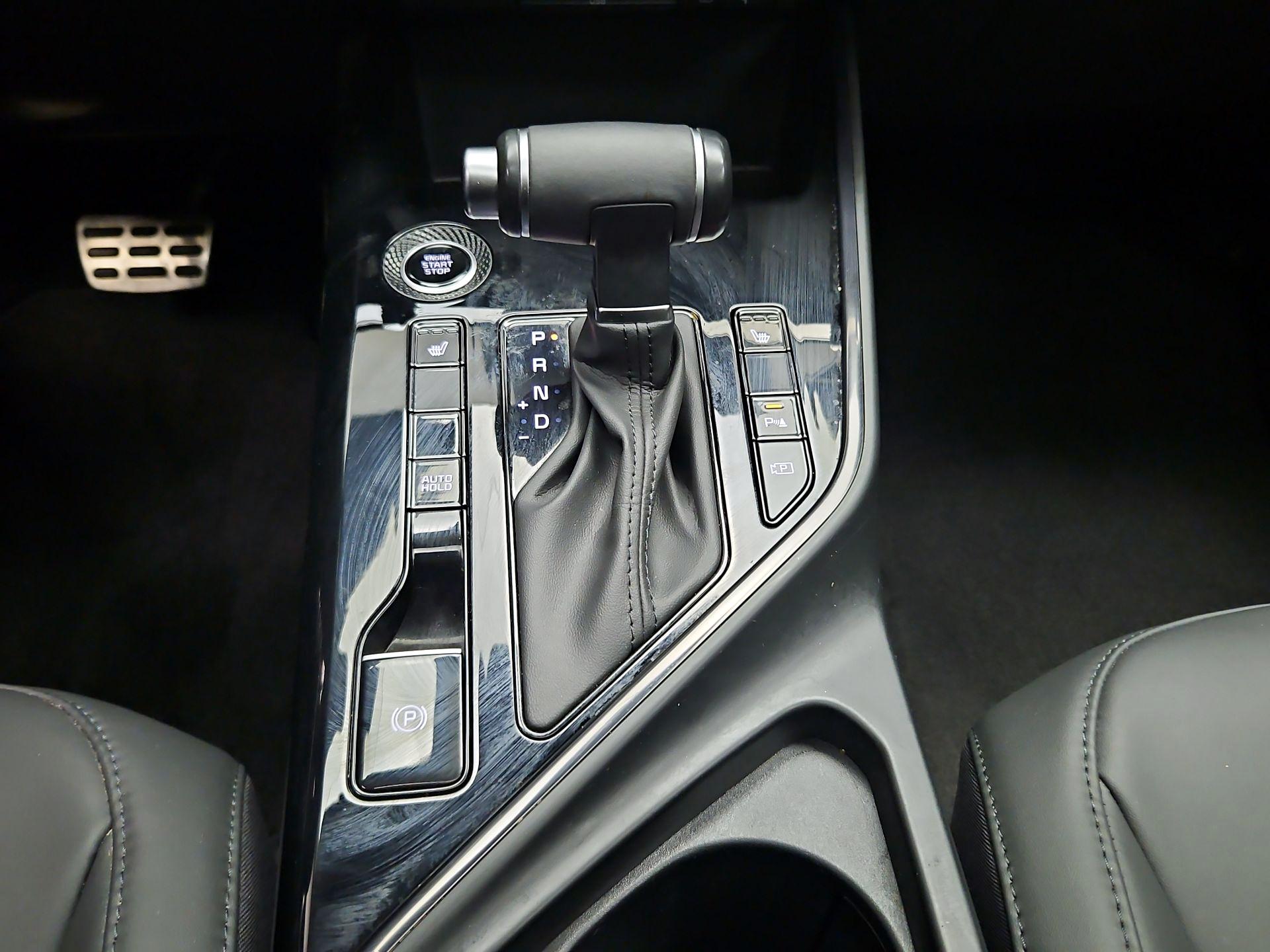 Thumbnail: 2023 Kia Niro - 18