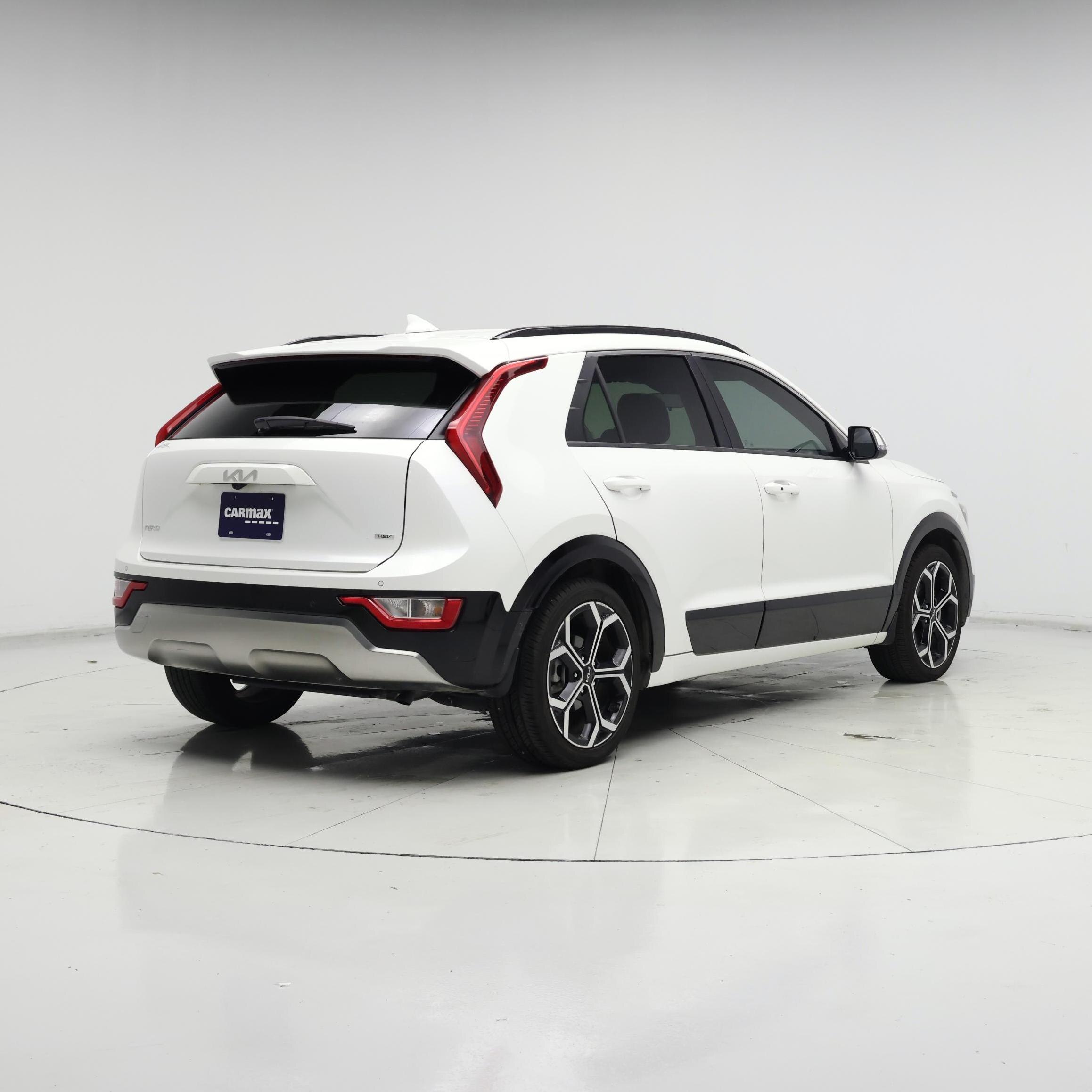 Thumbnail: 2023 Kia Niro - 8