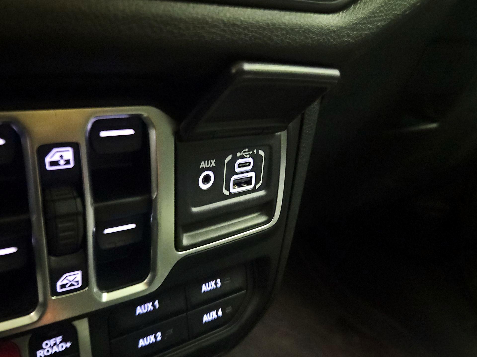 Thumbnail: 2025 Jeep Wrangler - 18