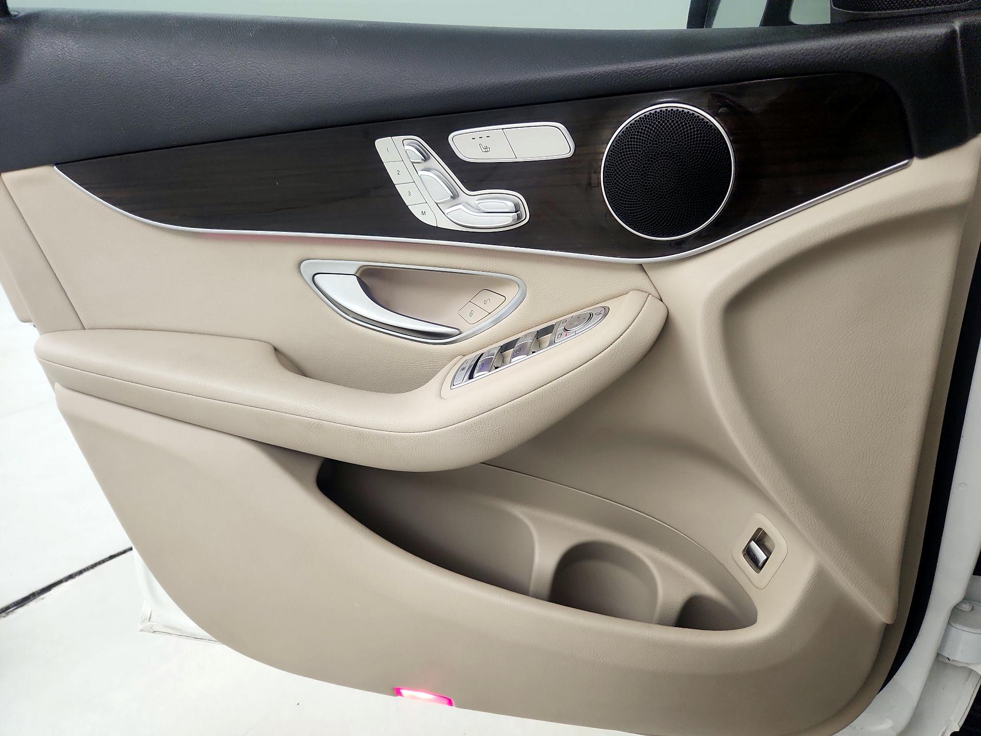 Thumbnail: 2020 Mercedes-Benz GLC - 12