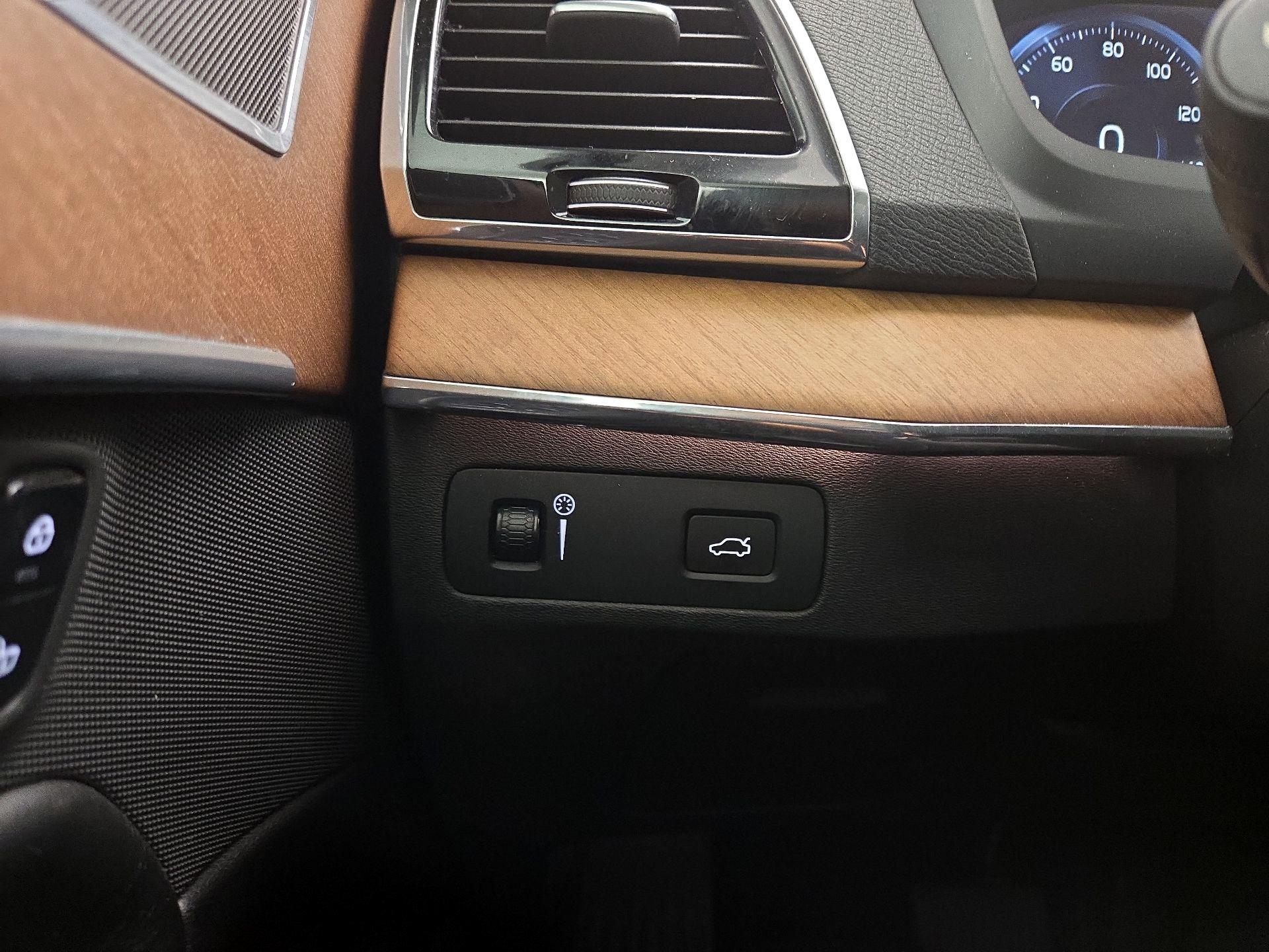 Thumbnail: 2018 Volvo XC90 - 13