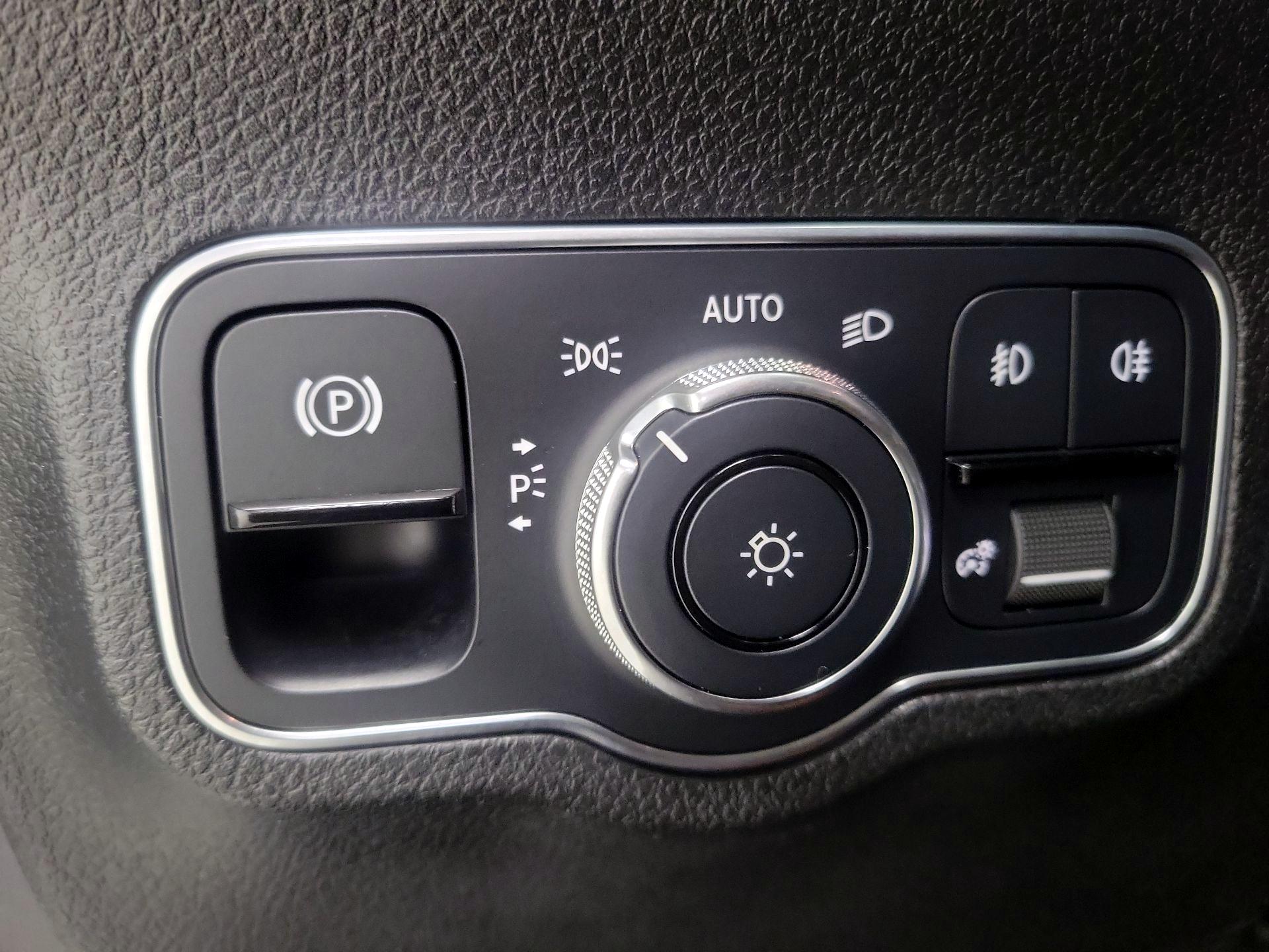 Thumbnail: 2022 Mercedes-Benz GLB - 13