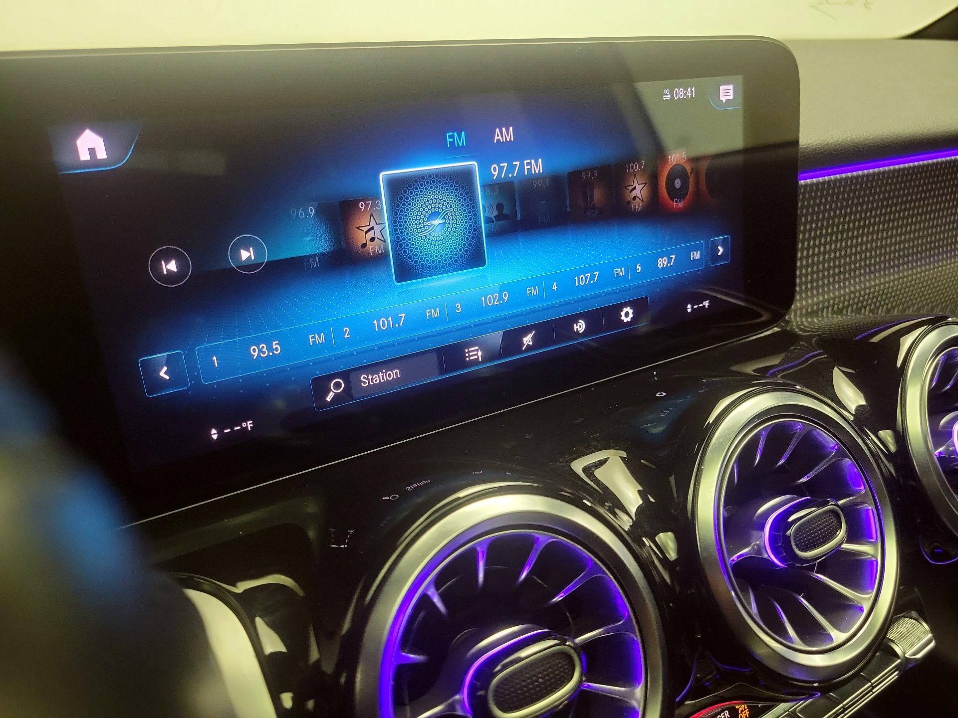 Thumbnail: 2022 Mercedes-Benz GLB - 15