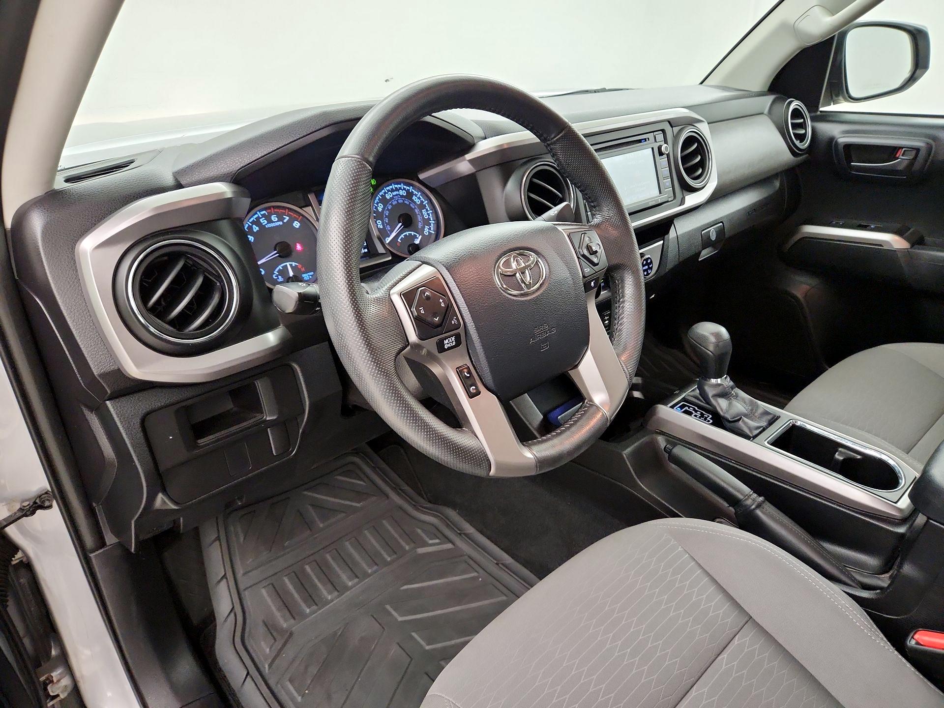 Thumbnail: 2016 Toyota Tacoma - 9