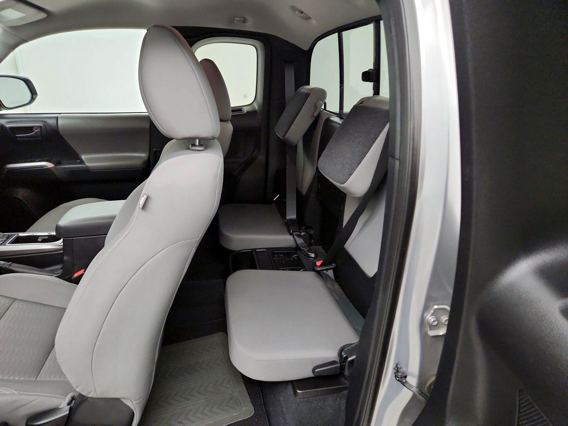 Thumbnail: 2016 Toyota Tacoma - 18