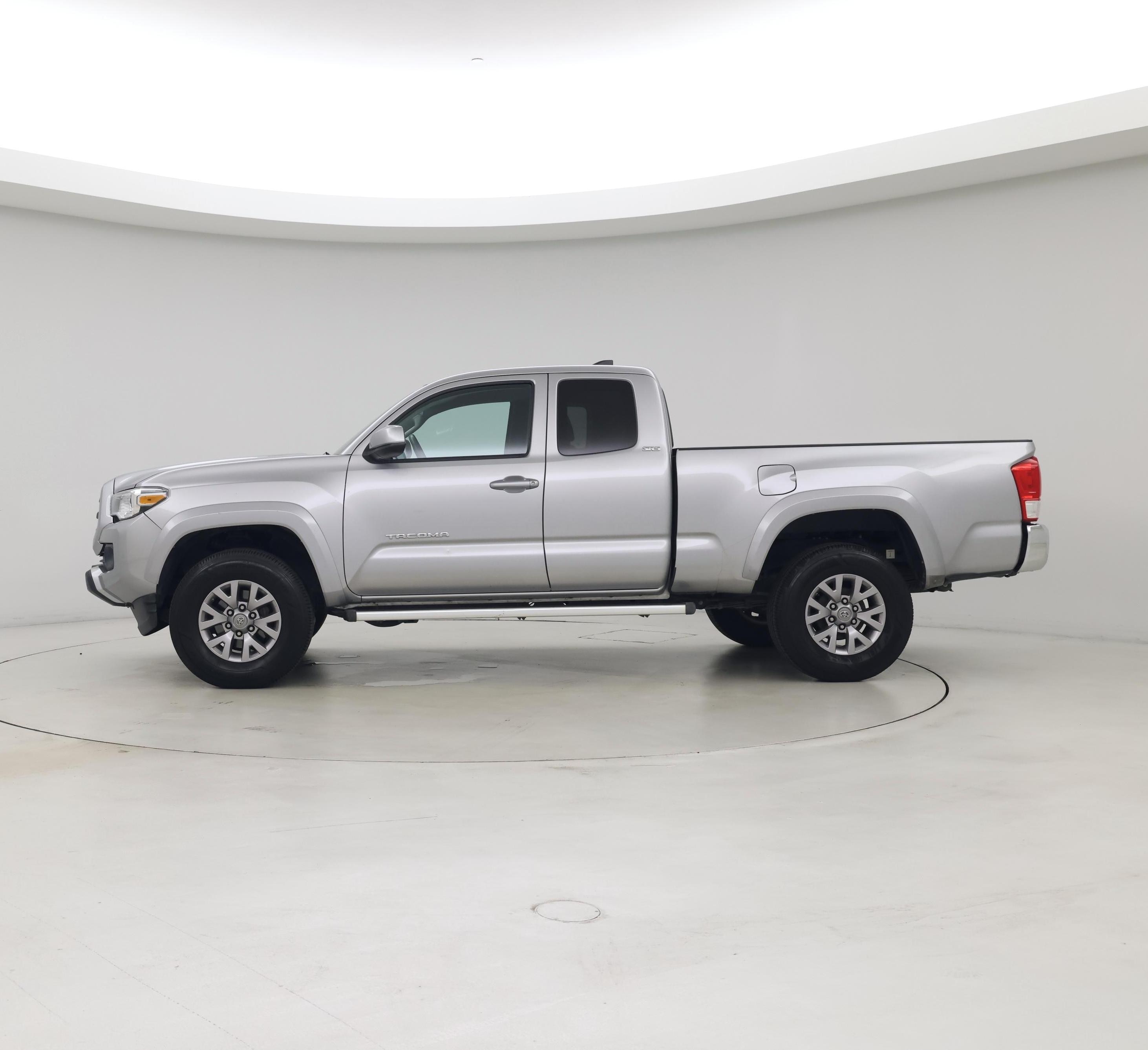 Thumbnail: 2016 Toyota Tacoma - 3
