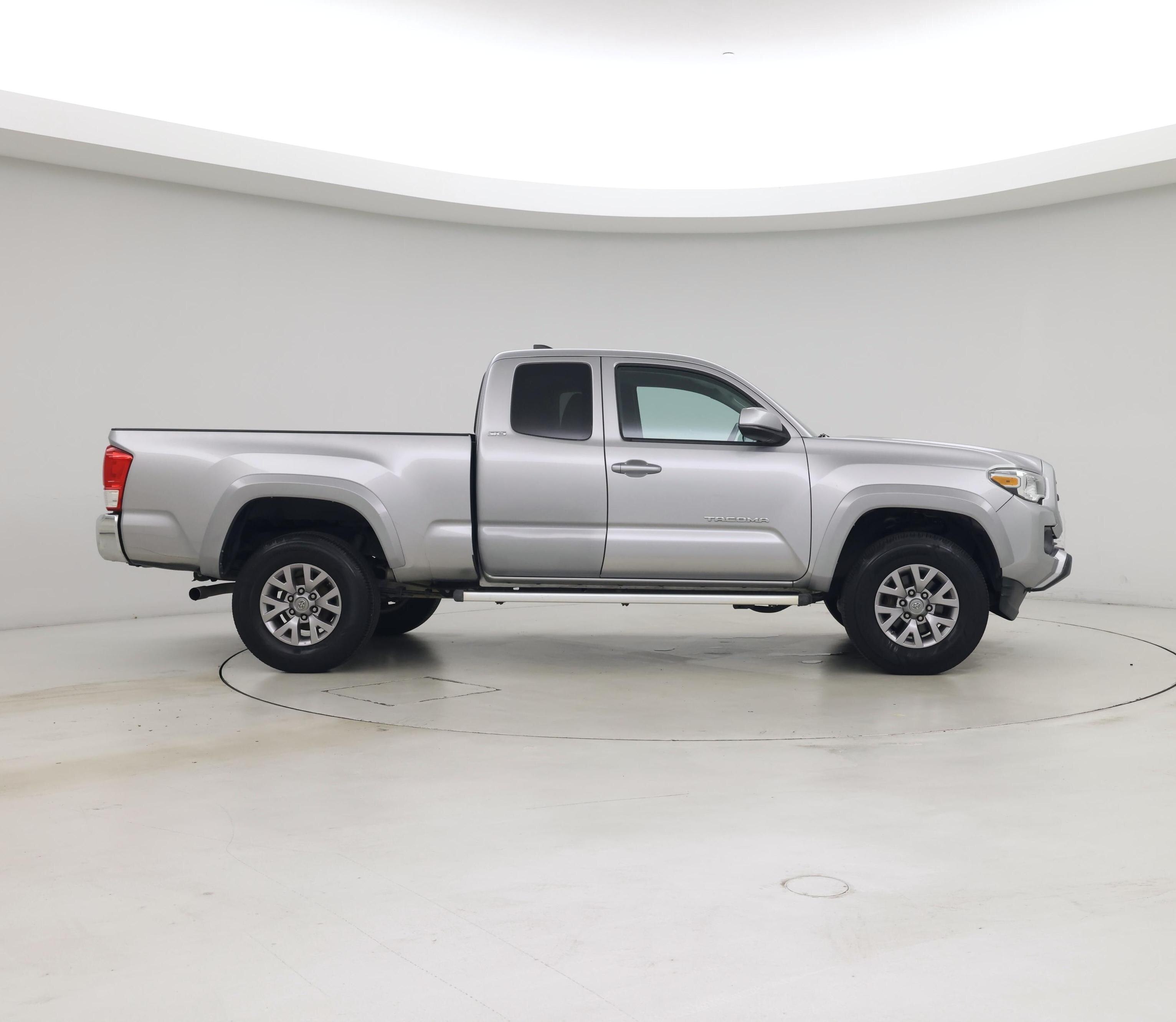 Thumbnail: 2016 Toyota Tacoma - 7