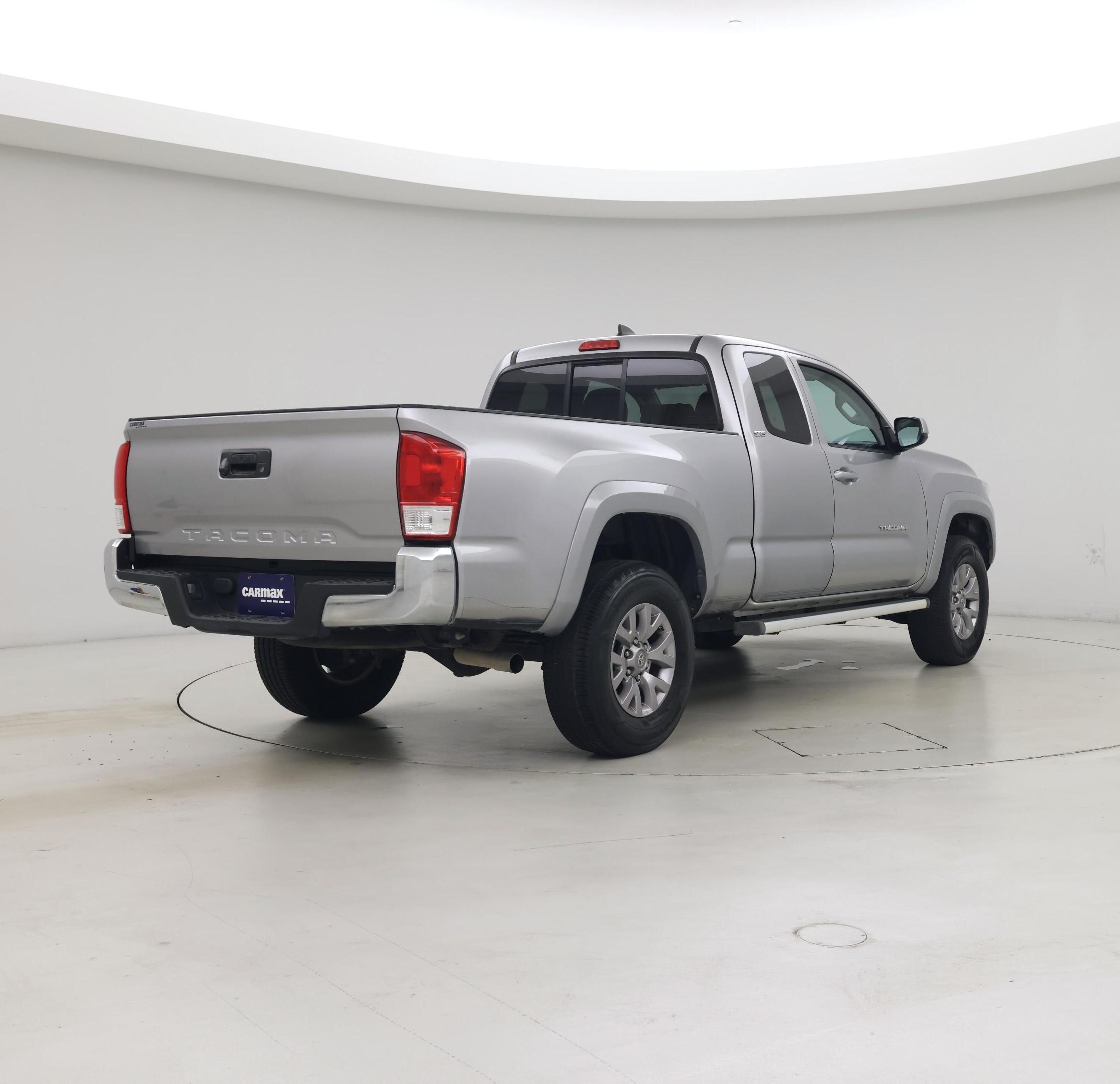 Thumbnail: 2016 Toyota Tacoma - 8