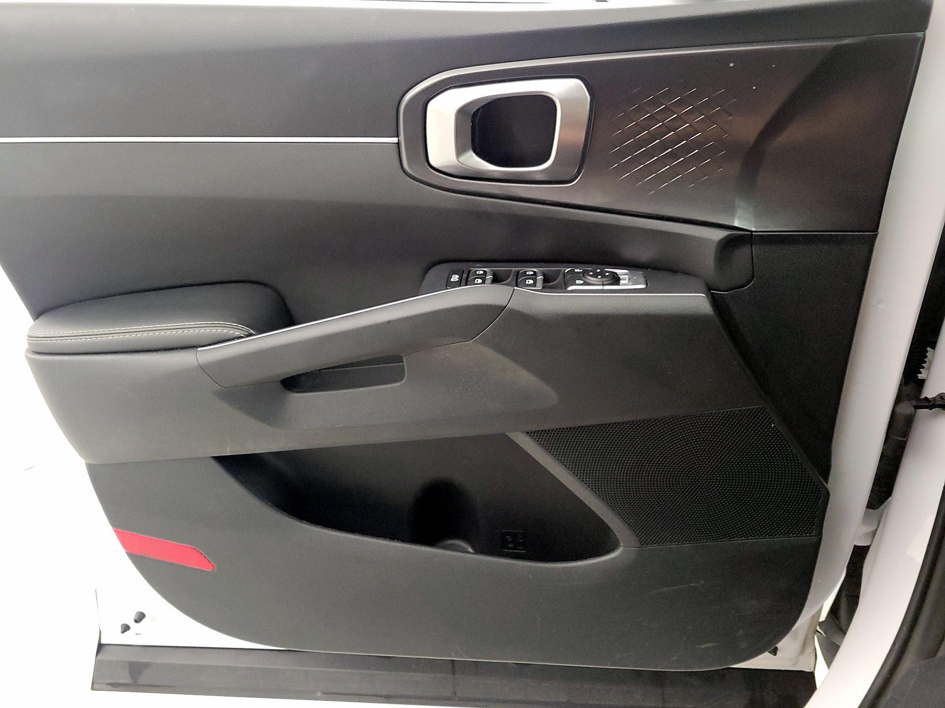 Thumbnail: 2023 Kia Sorento - 12