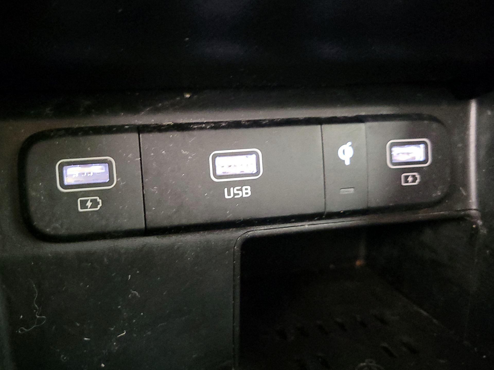 Thumbnail: 2023 Kia Sorento - 19