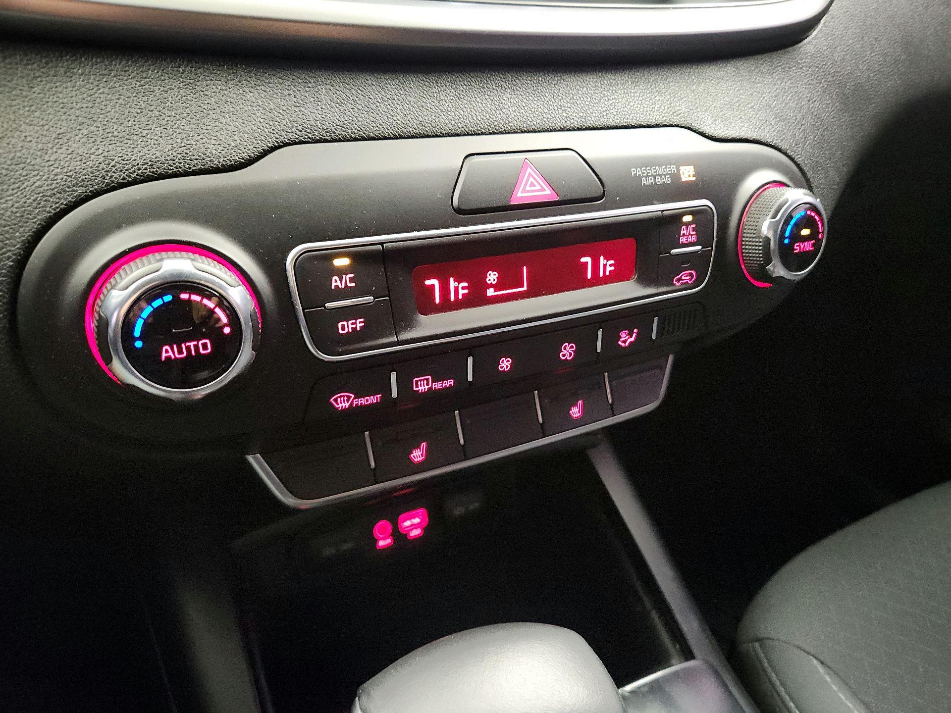 Thumbnail: 2019 Kia Sorento - 16