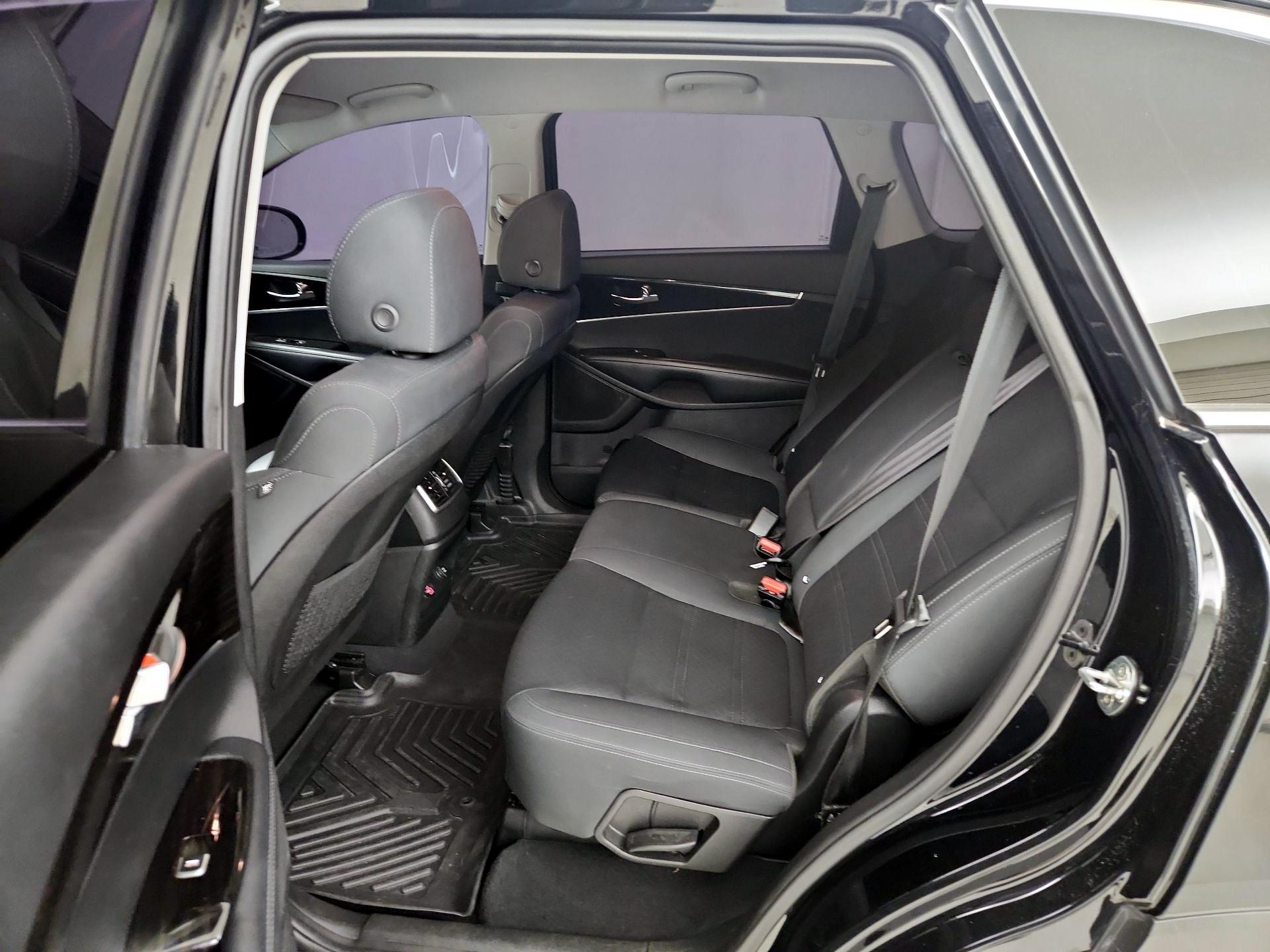 Thumbnail: 2019 Kia Sorento - 19