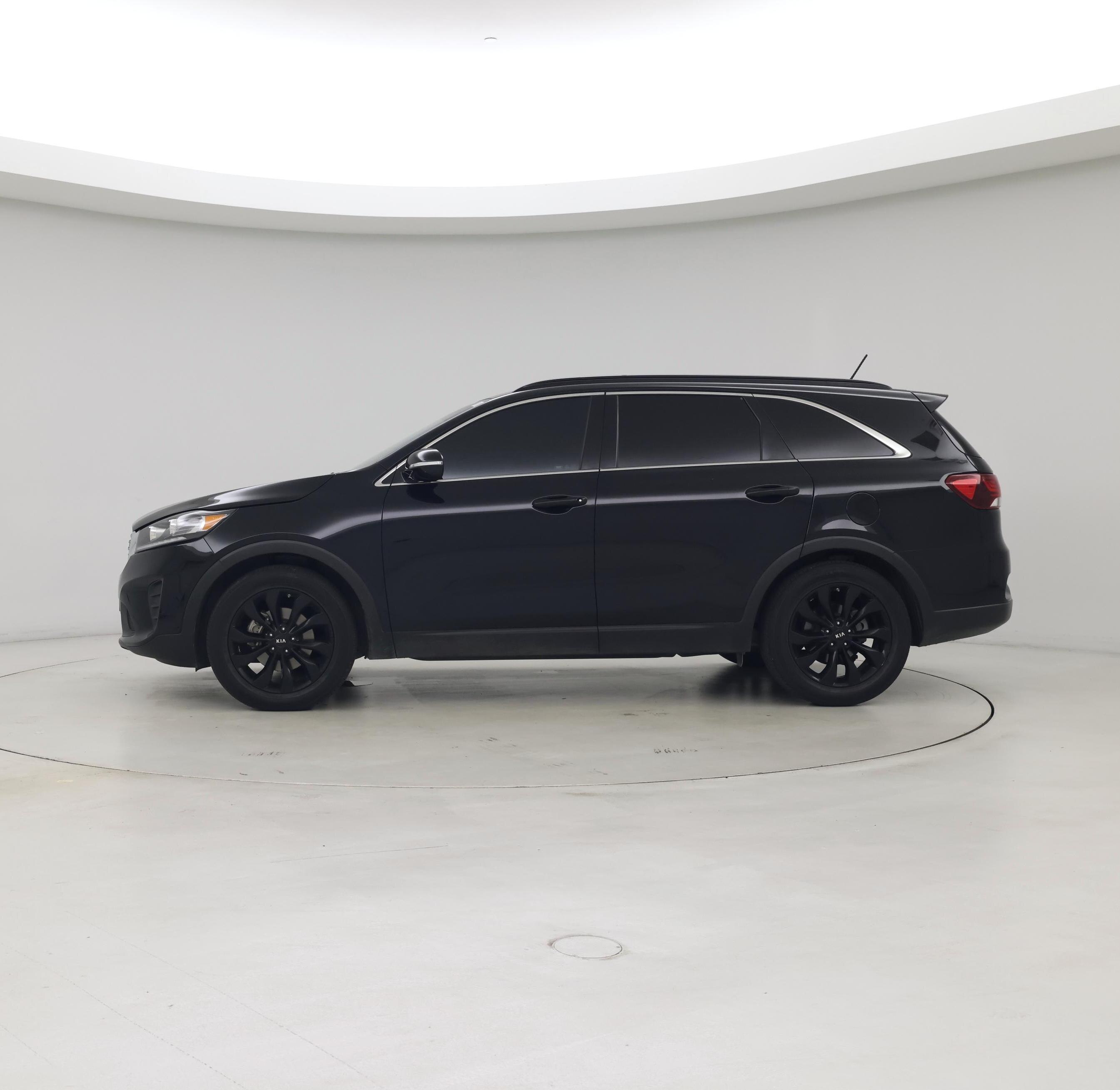 Thumbnail: 2019 Kia Sorento - 3