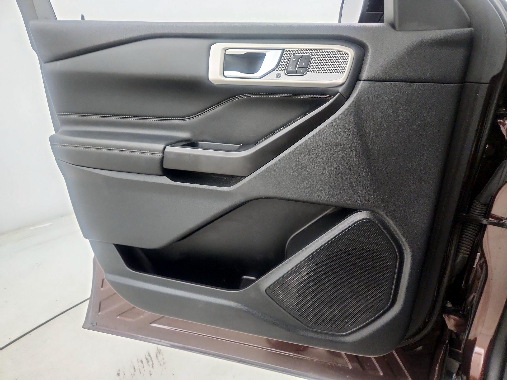 Thumbnail: 2020 Ford Explorer - 12