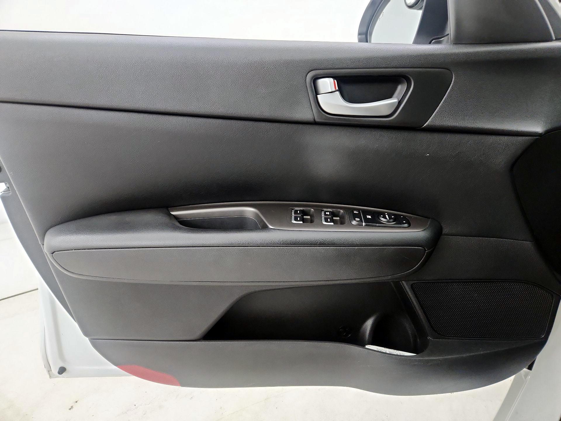 Thumbnail: 2019 Kia Optima - 12