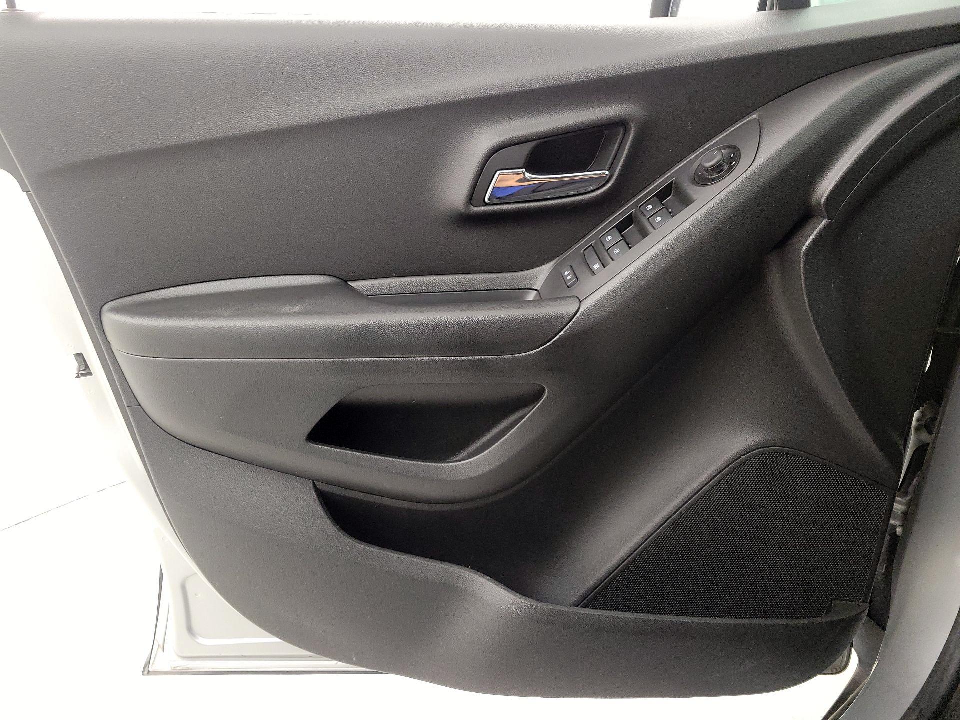 Thumbnail: 2022 Chevrolet Trax - 12