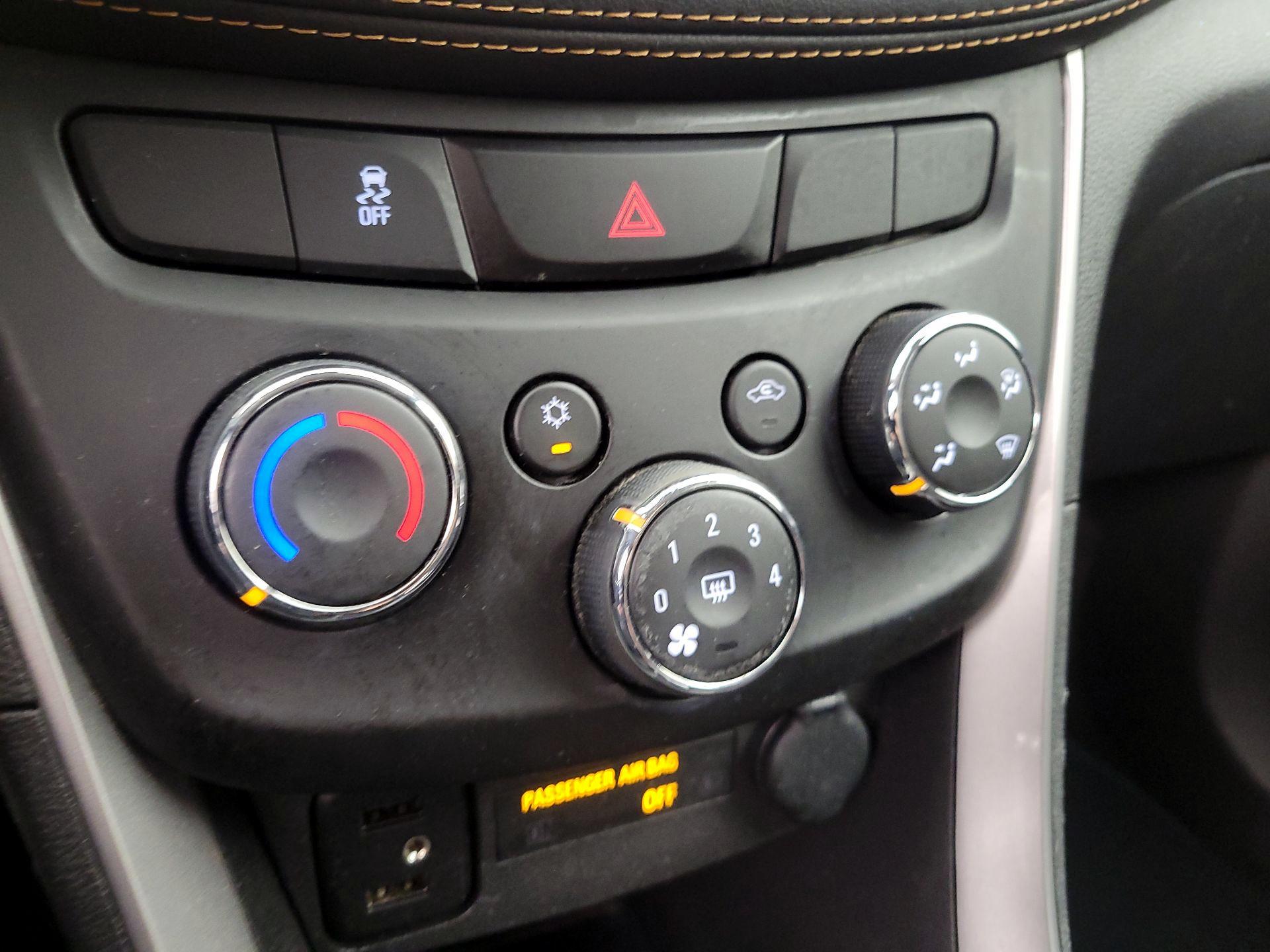 Thumbnail: 2022 Chevrolet Trax - 16