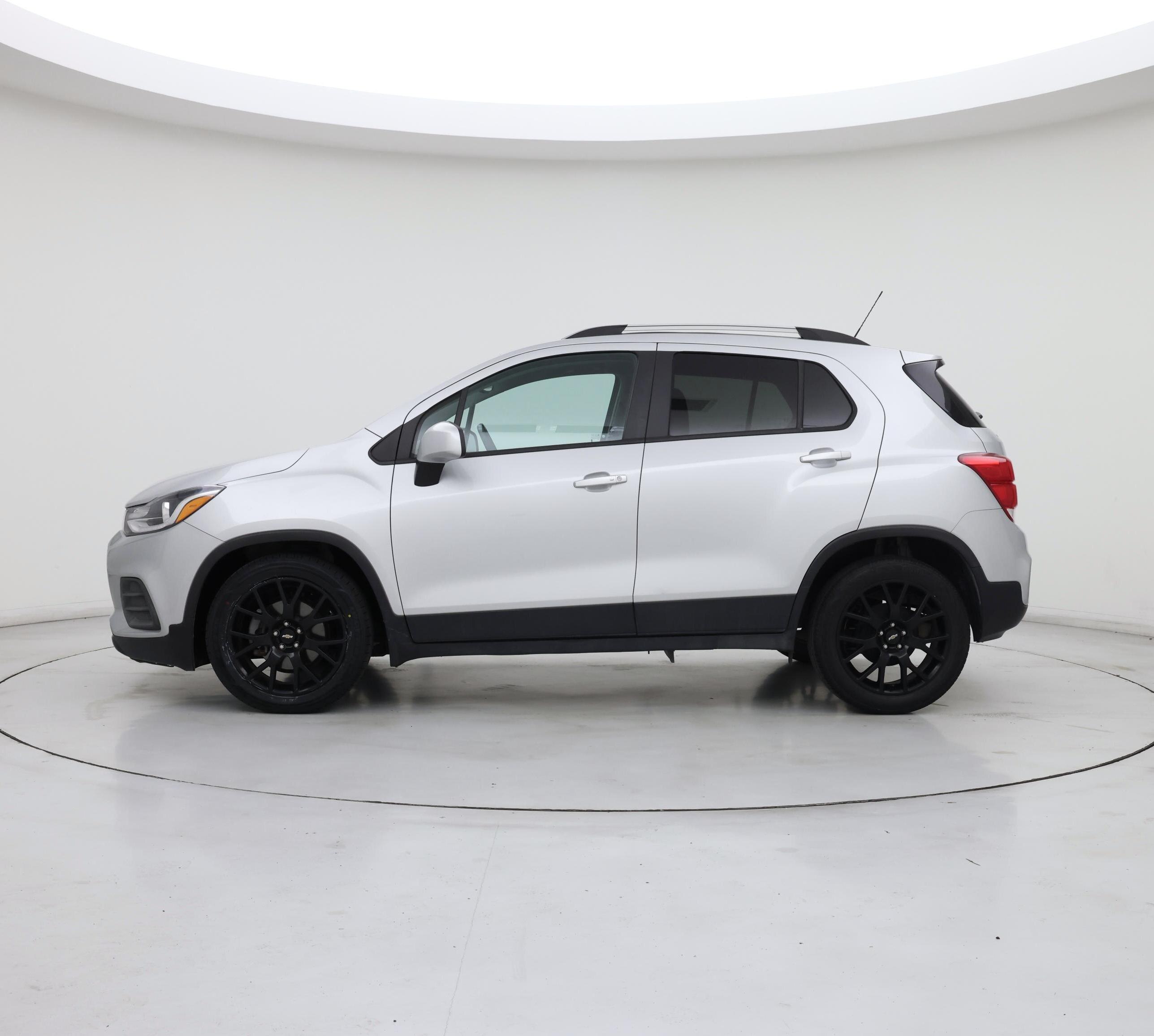 Thumbnail: 2022 Chevrolet Trax - 3