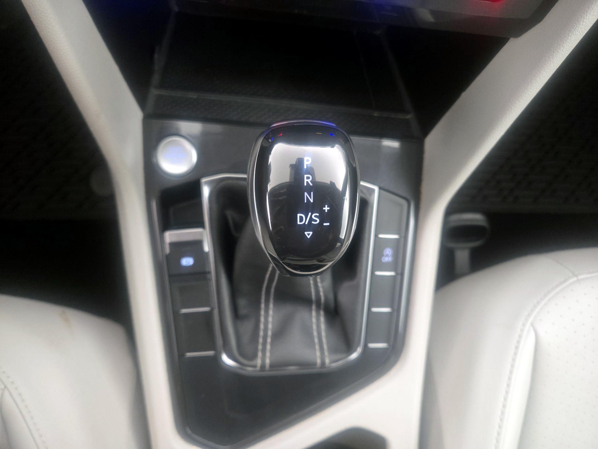 Thumbnail: 2023 Volkswagen Tiguan - 17